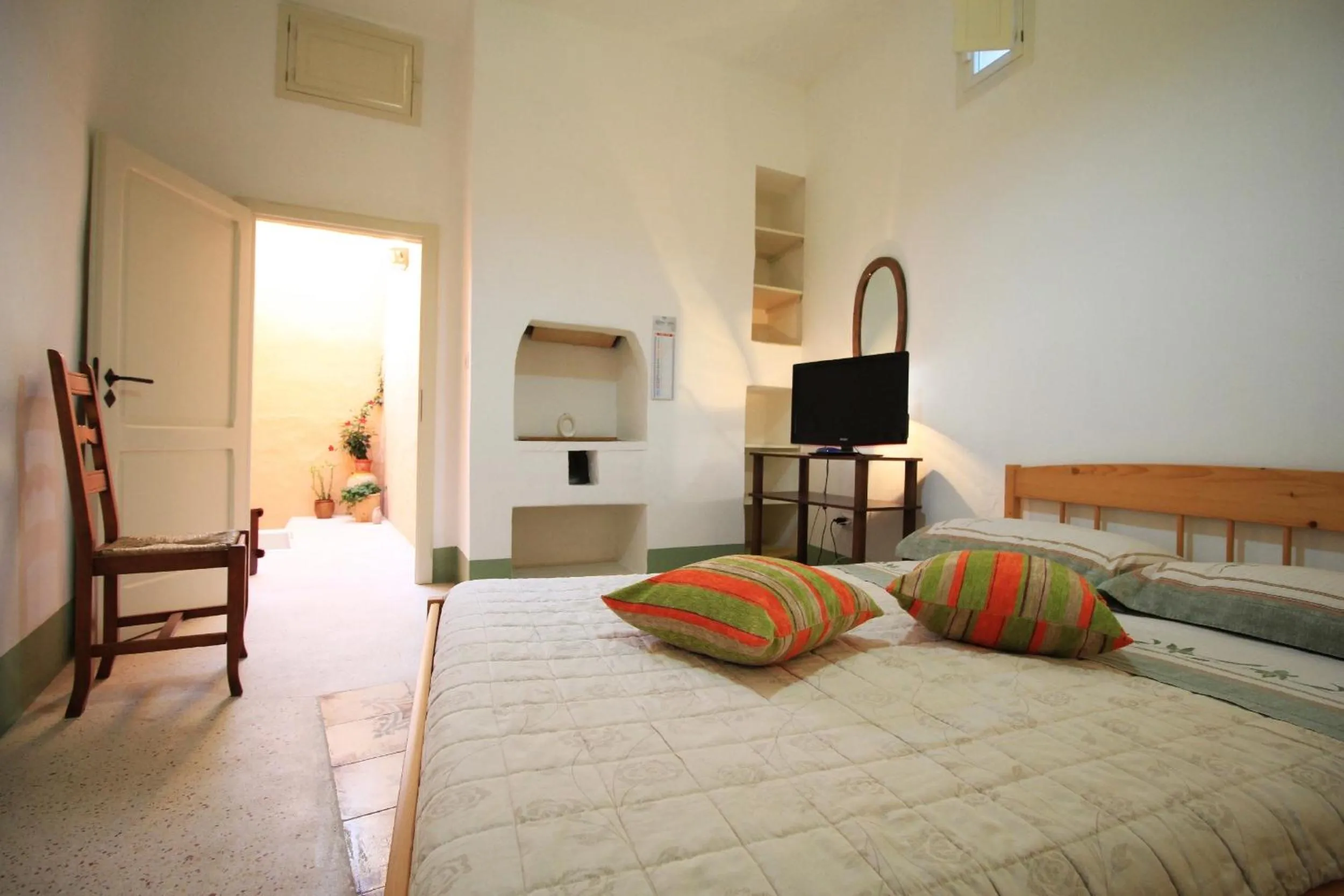 TV and multimedia, Bed in Dimora San Leuci by LoveSud