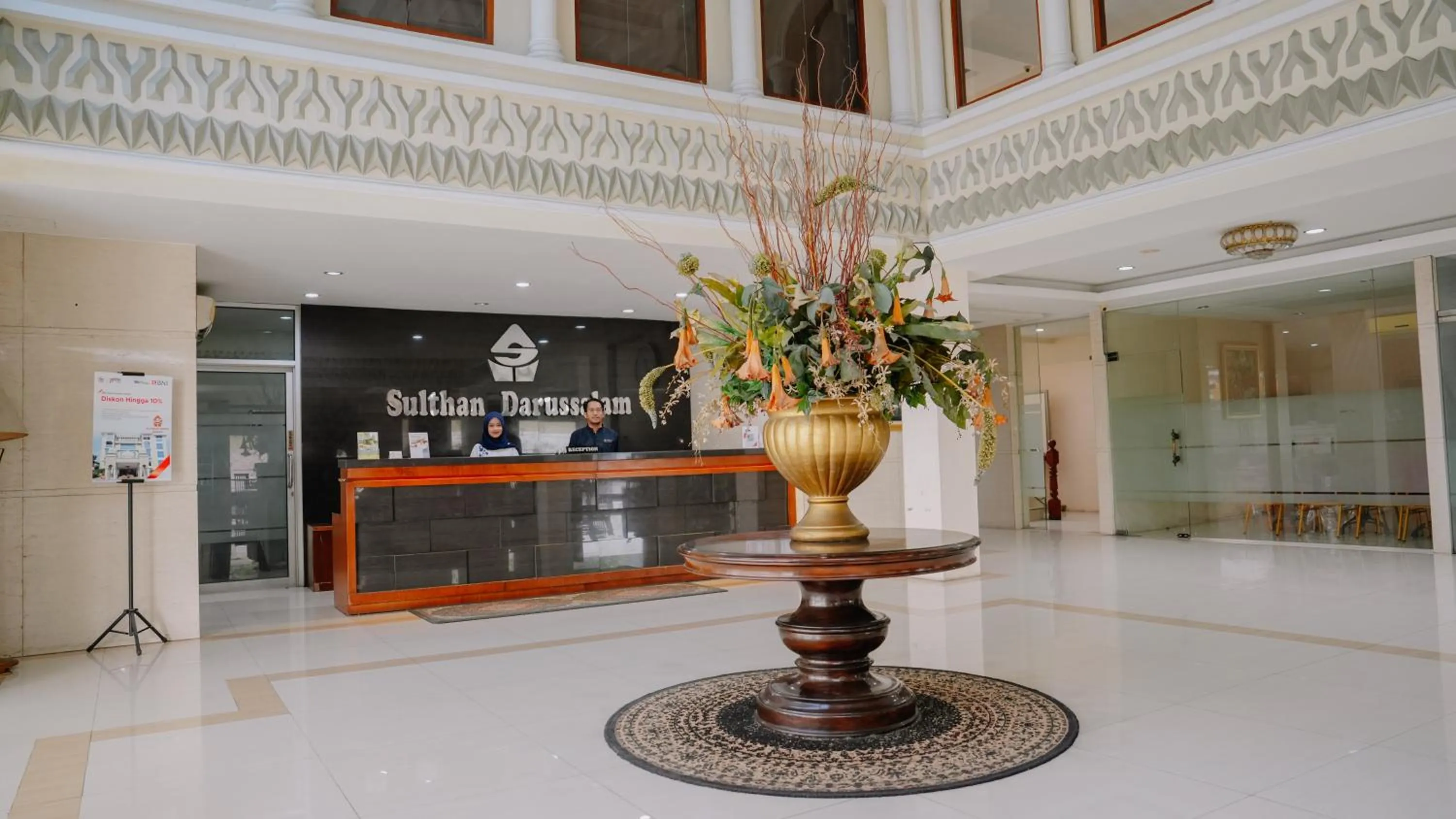 Lobby or reception in Sulthan Hotel Medan Powered by Archipelago