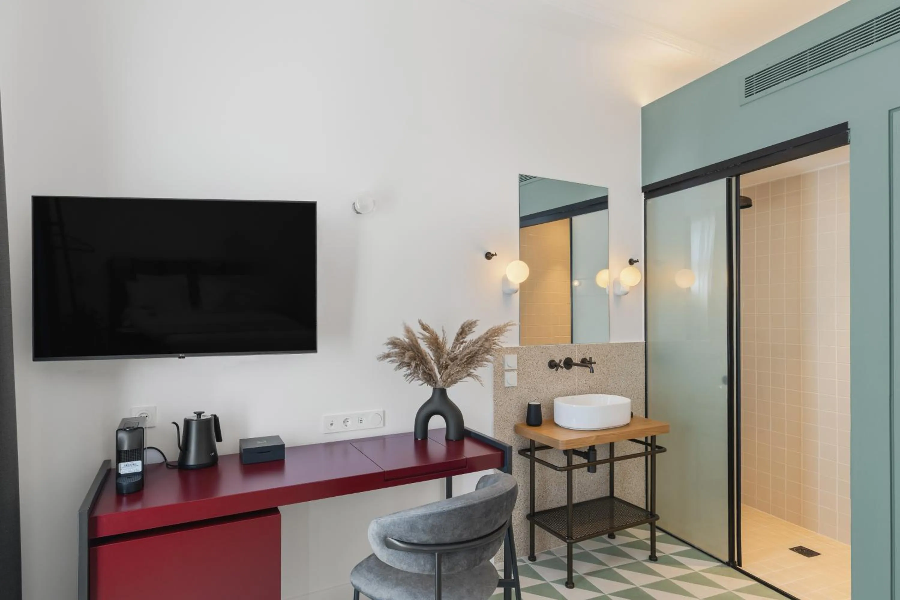 Shower in Morus Acropolis Boutique Hotel