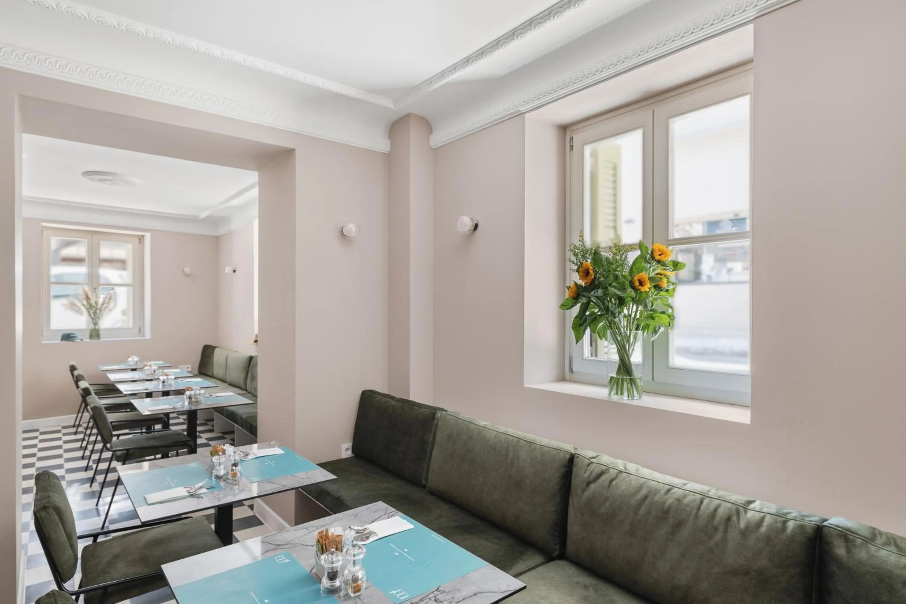 Dining area in Morus Acropolis Boutique Hotel