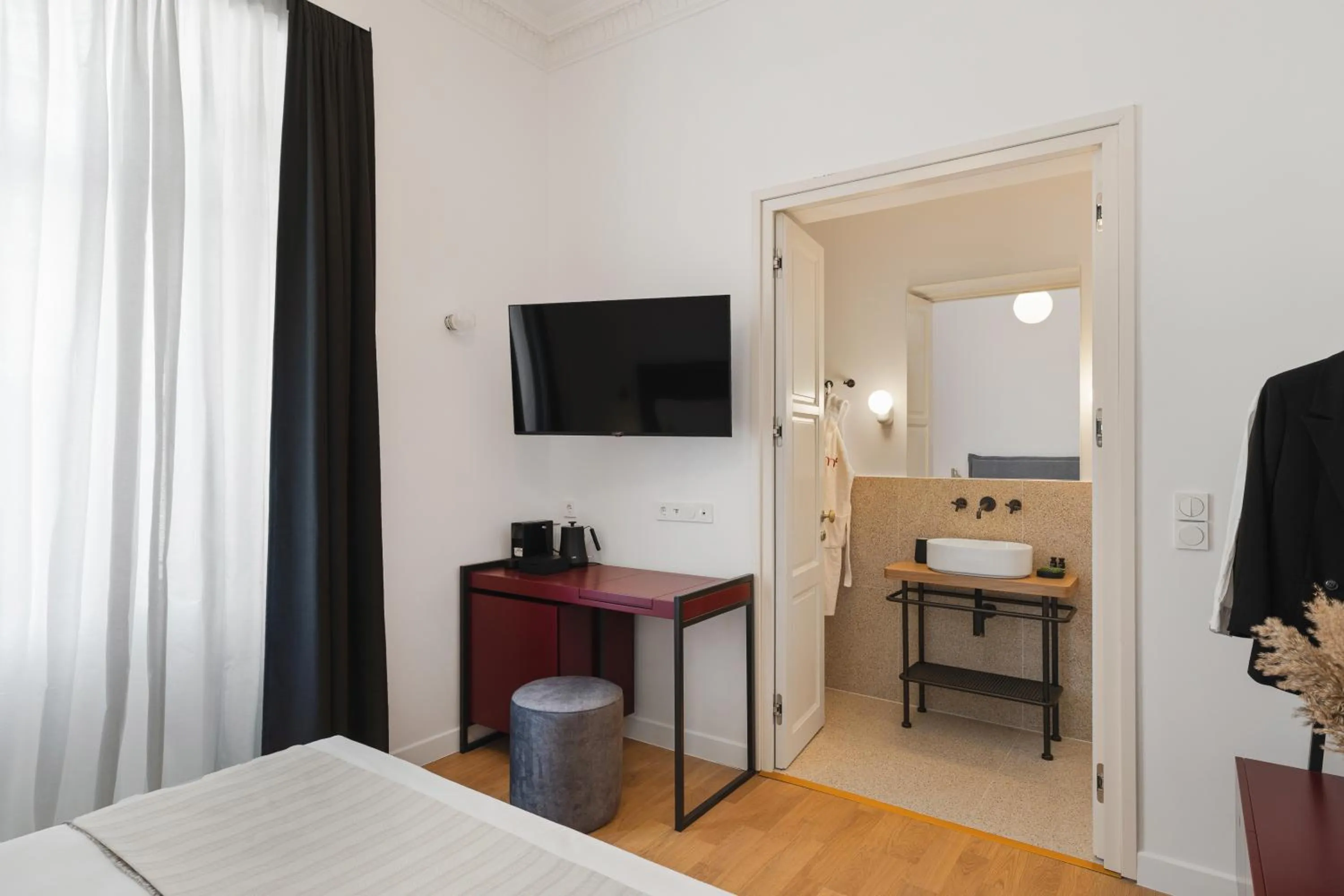 TV and multimedia, Bed in Morus Acropolis Boutique Hotel