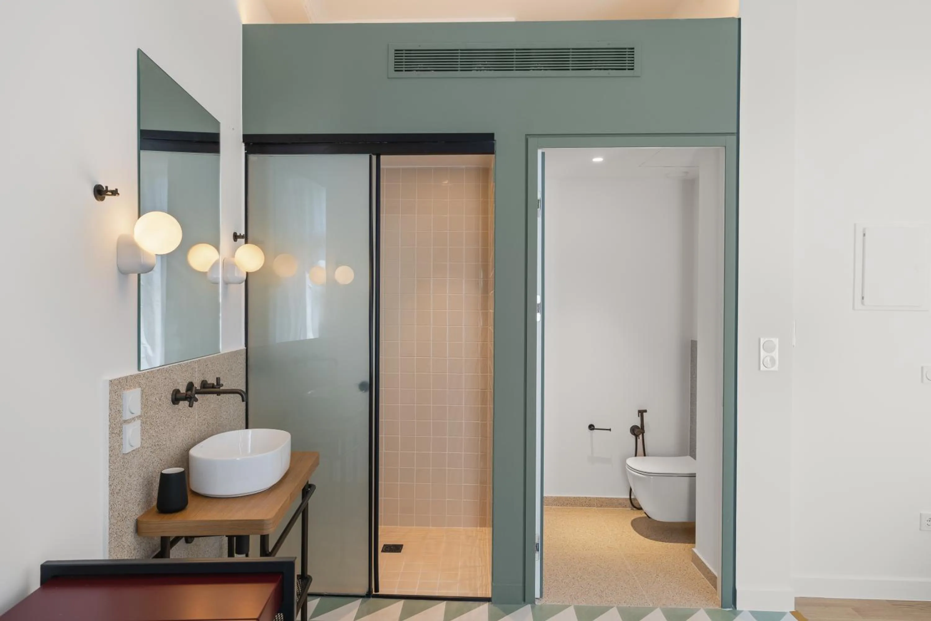 Shower in Morus Acropolis Boutique Hotel