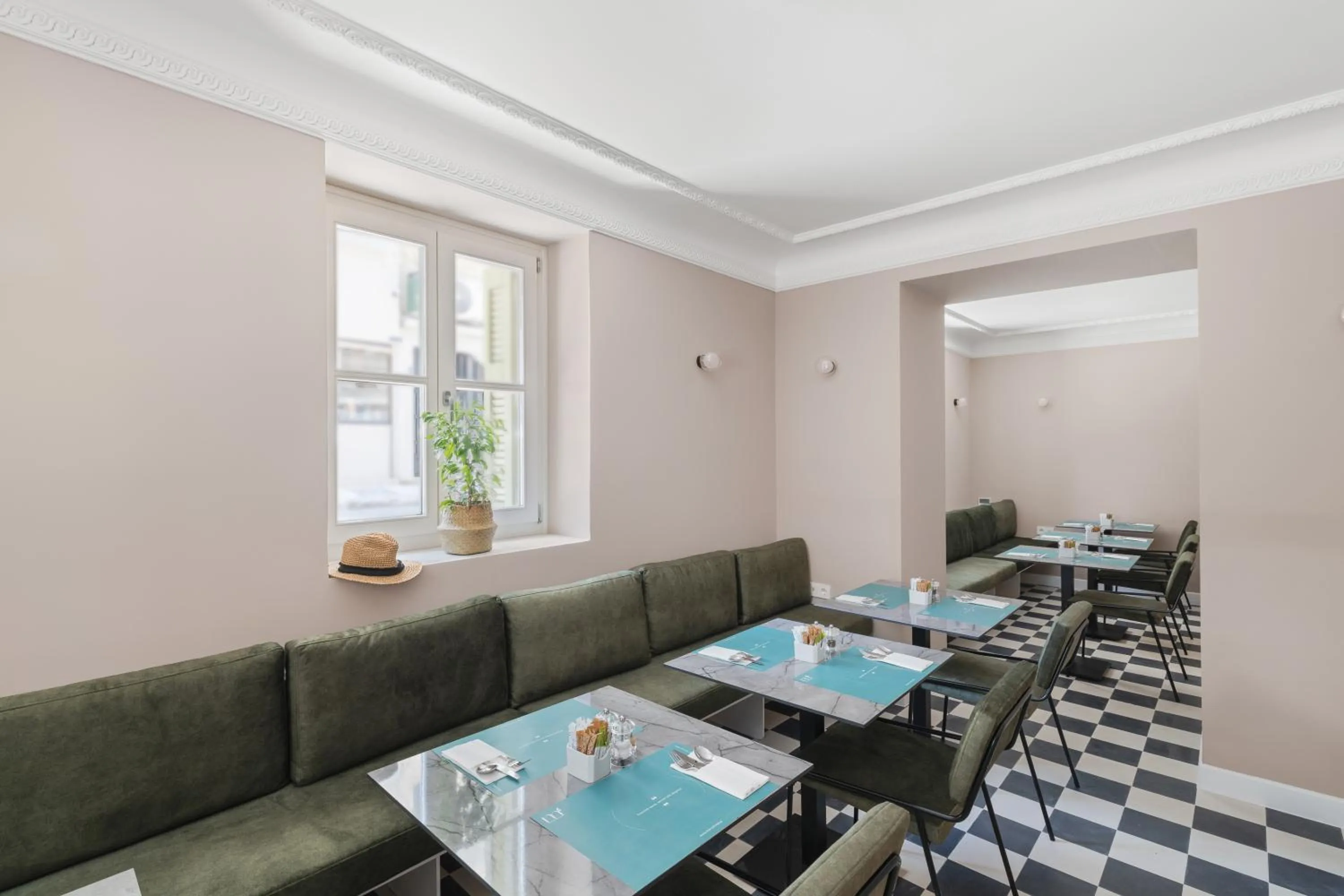 Dining area in Morus Acropolis Boutique Hotel