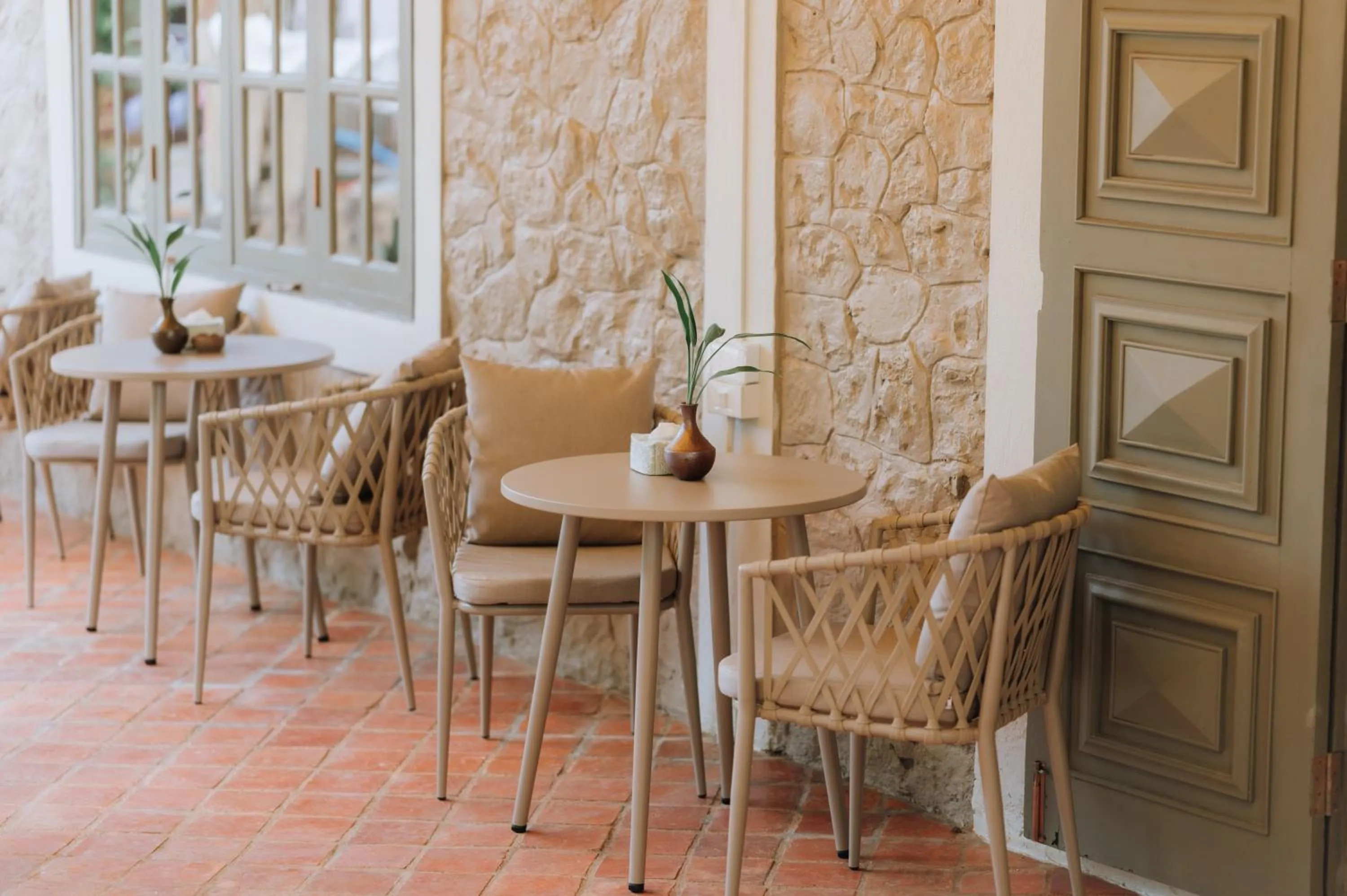 Restaurant/places to eat in SamaiLaos Residence