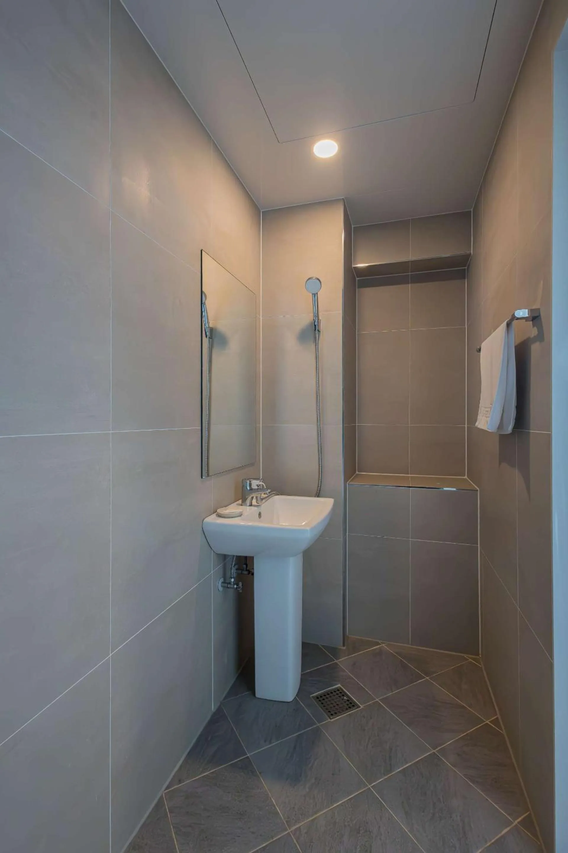 Shower in Hotel Wooin