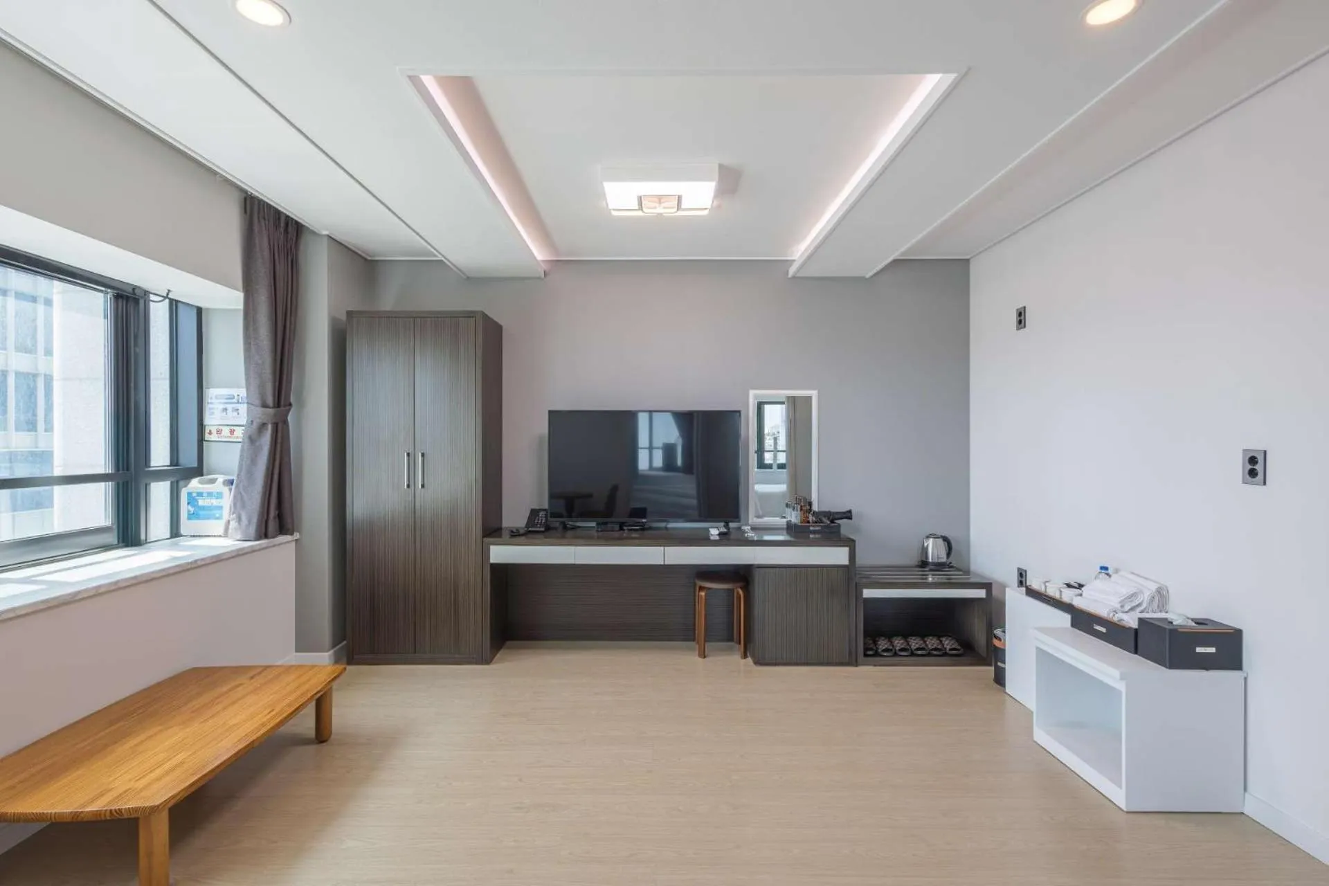 TV and multimedia in Hotel Wooin