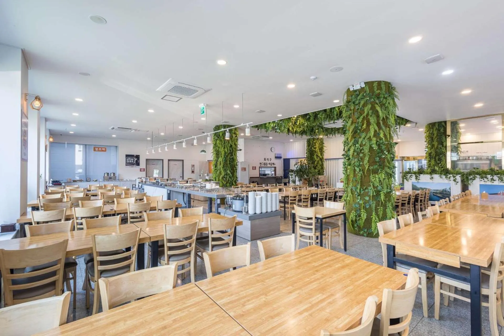 Restaurant/places to eat in Hotel Wooin