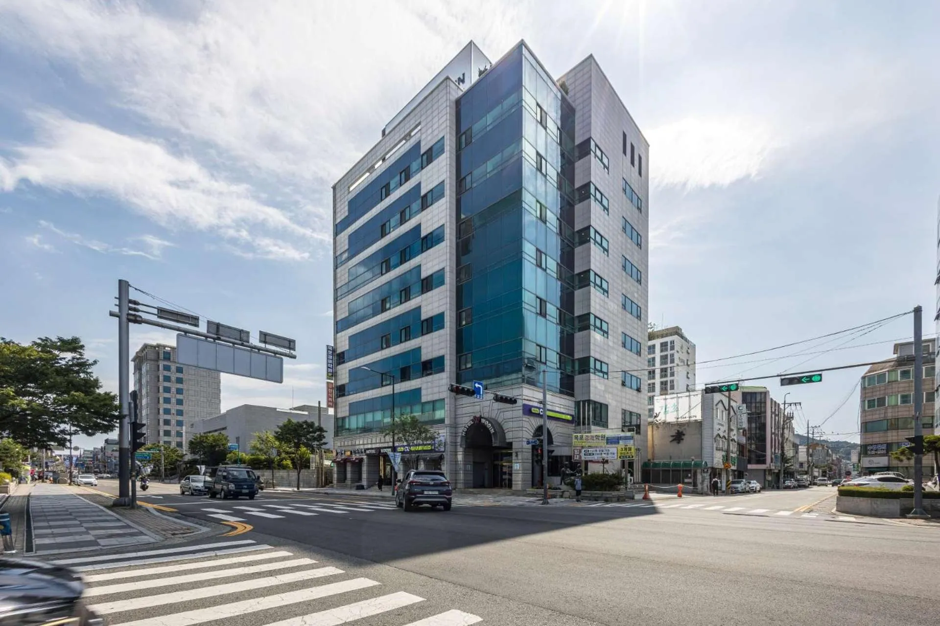 Facade/entrance in Hotel Wooin