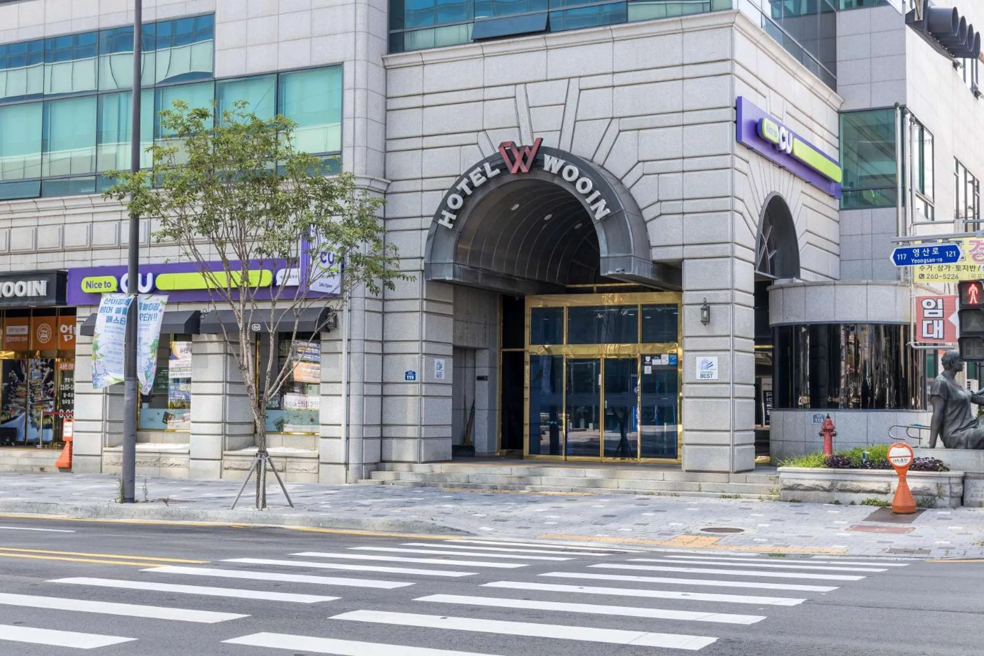 Facade/entrance in Hotel Wooin