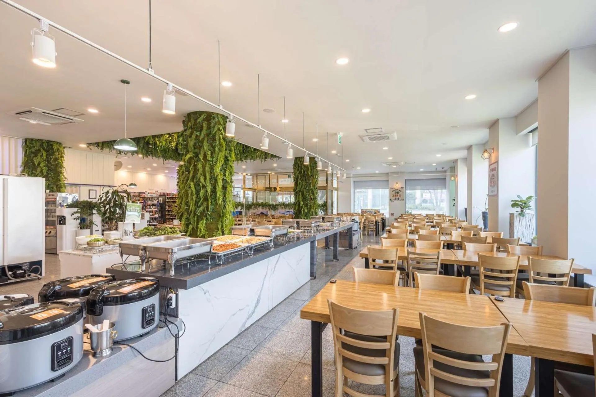 Restaurant/places to eat in Hotel Wooin