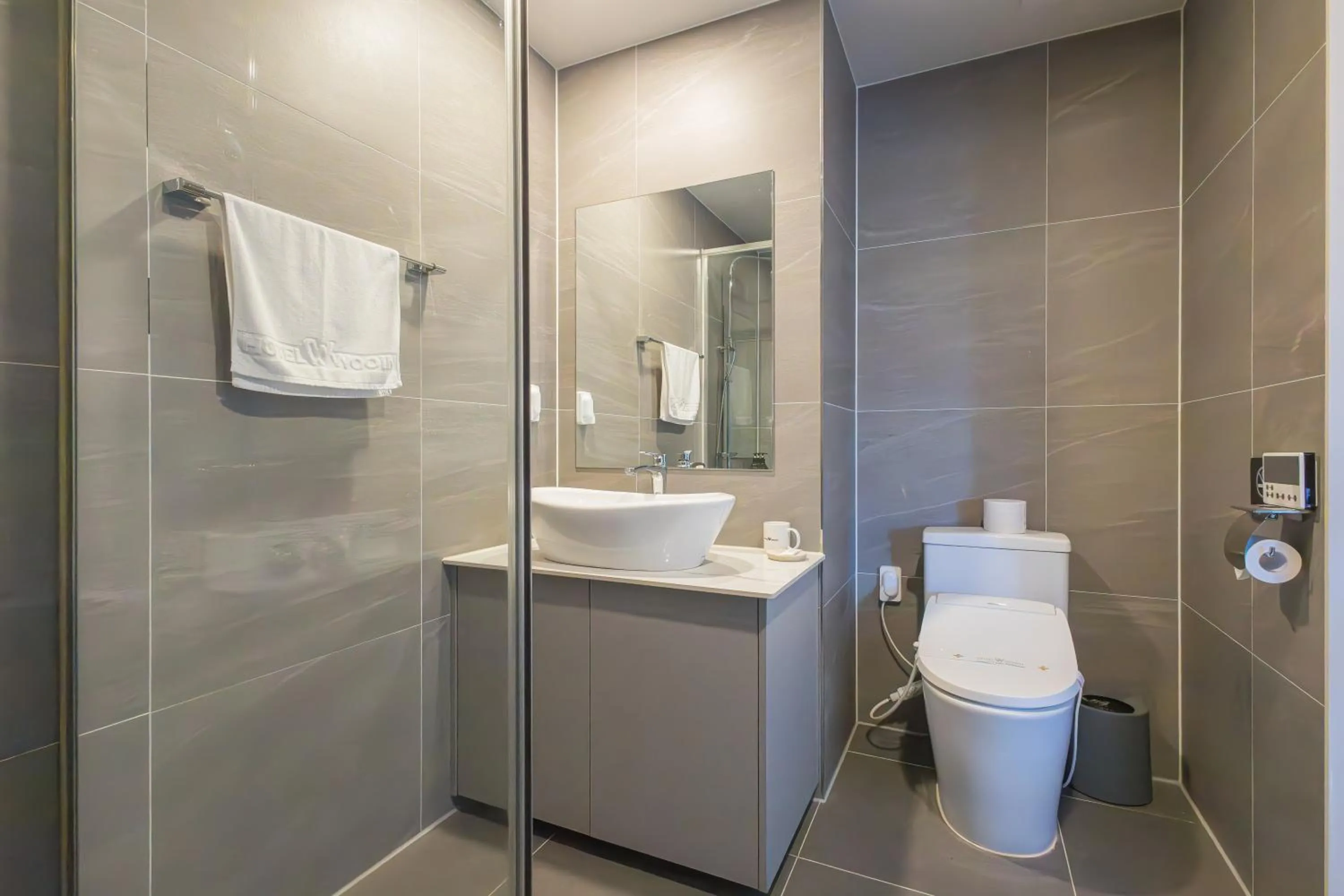 Shower in Hotel Wooin