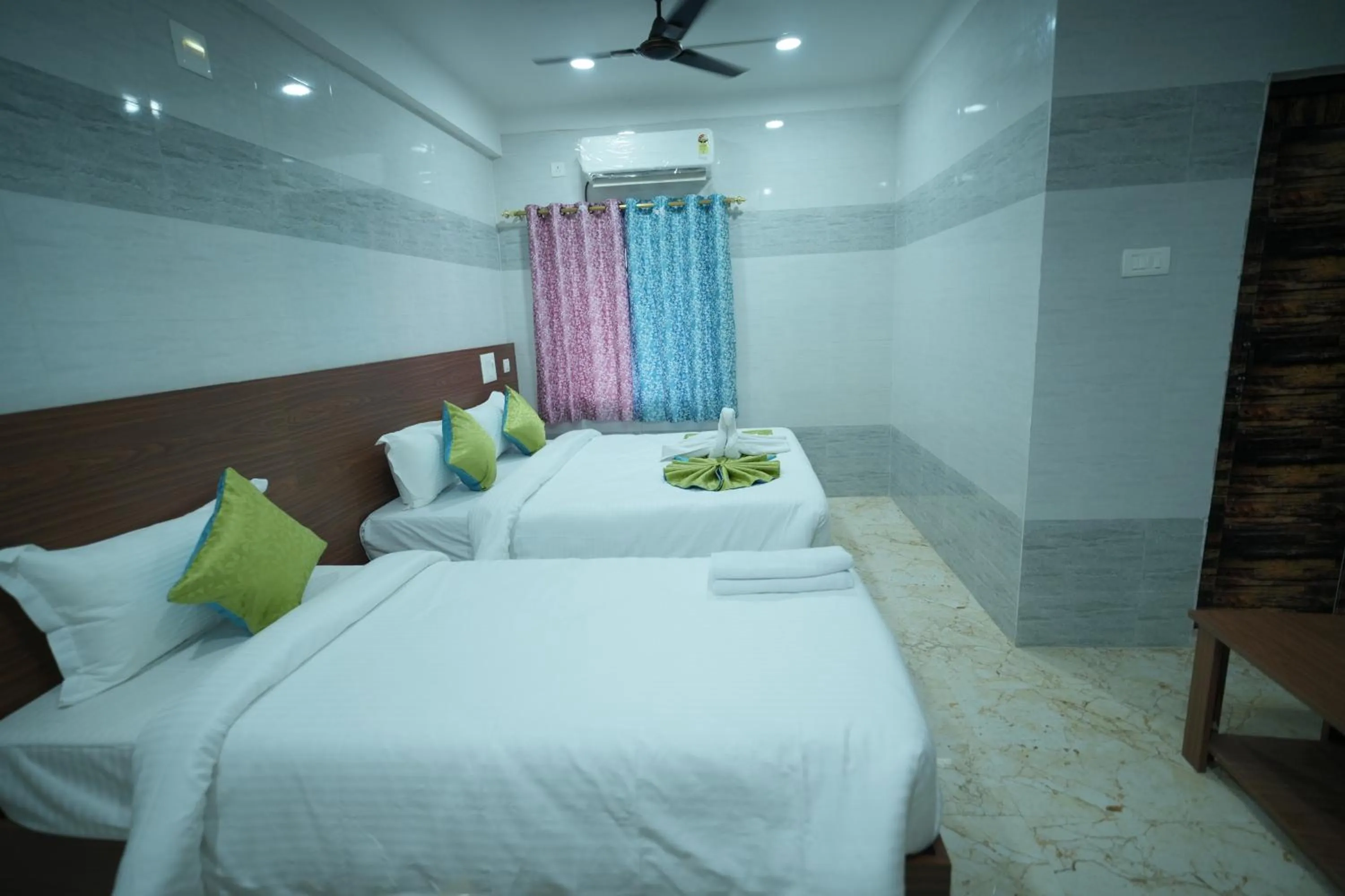 Bed in Hotel Mirka Plaza