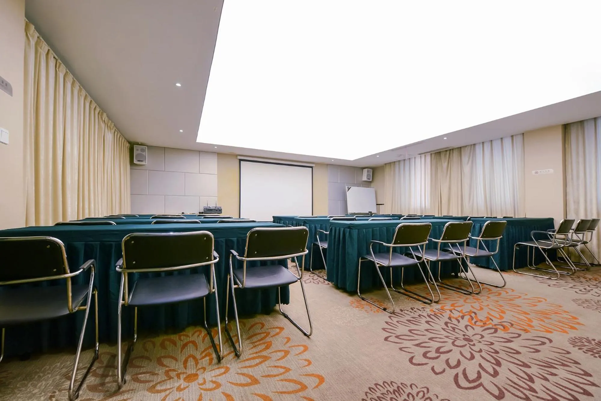 Property building in Lavande Hotel Chongqing Guanyin Bridge Pedestrian Street