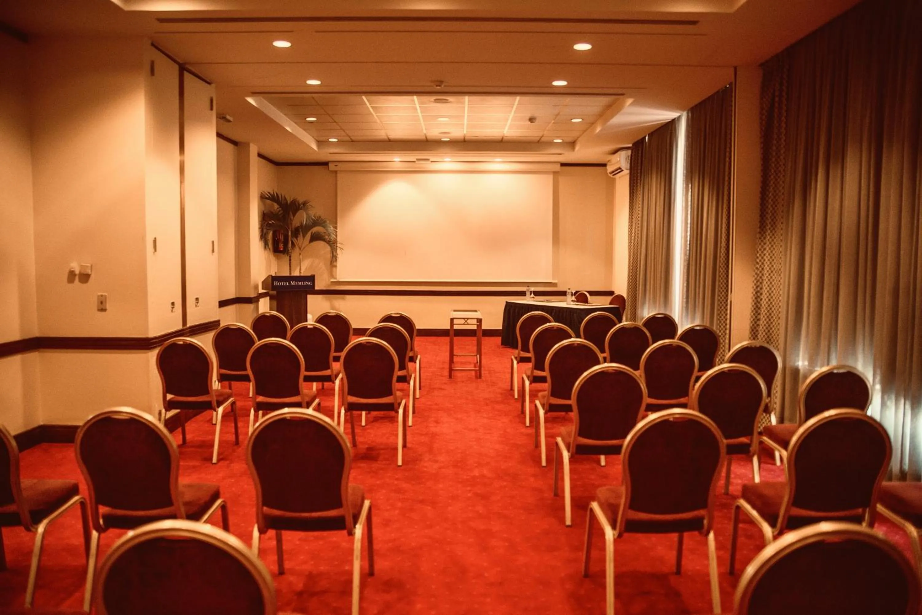 Business facilities in Hotel Memling