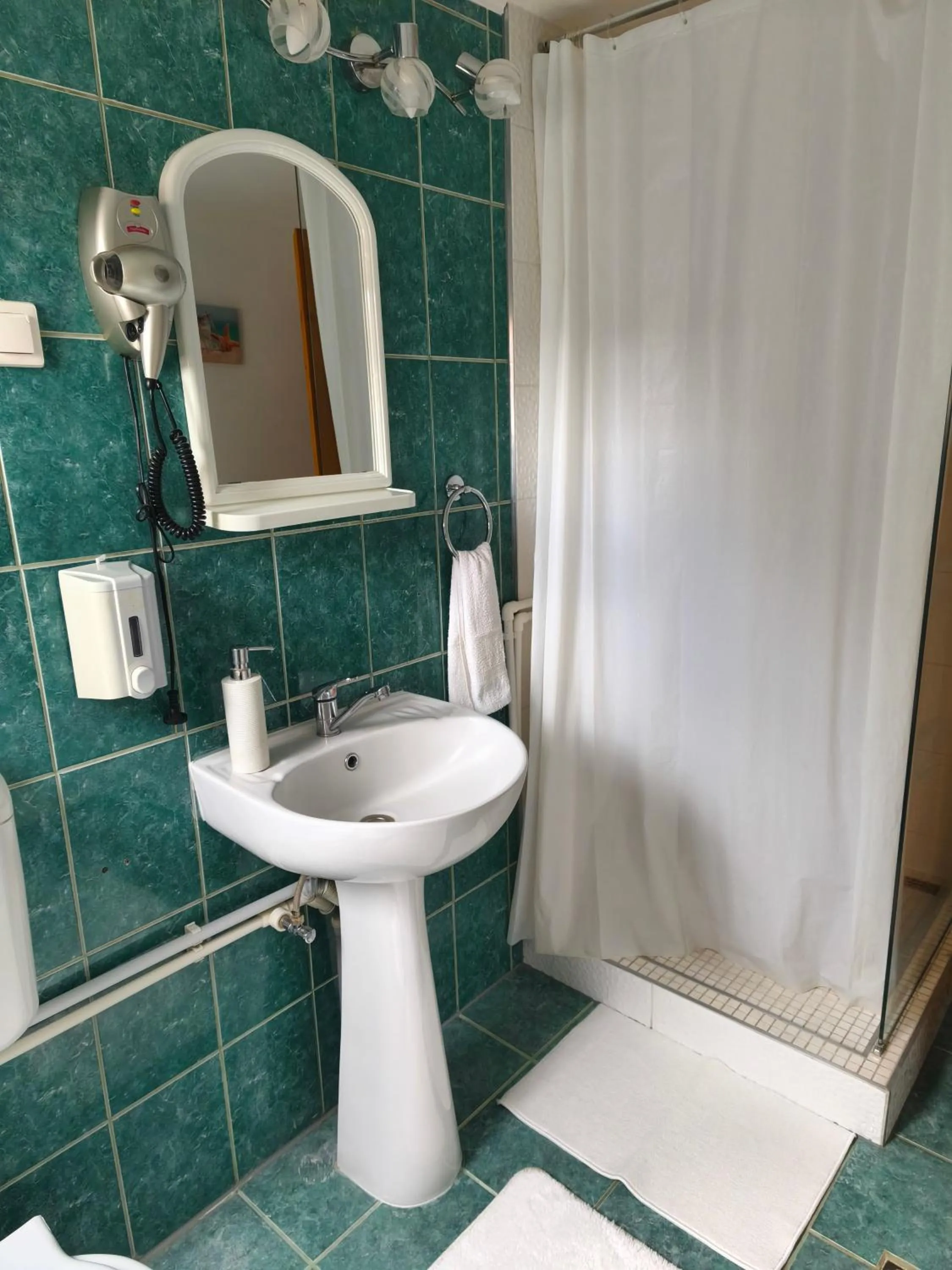 Shower in Nárcisz B&B