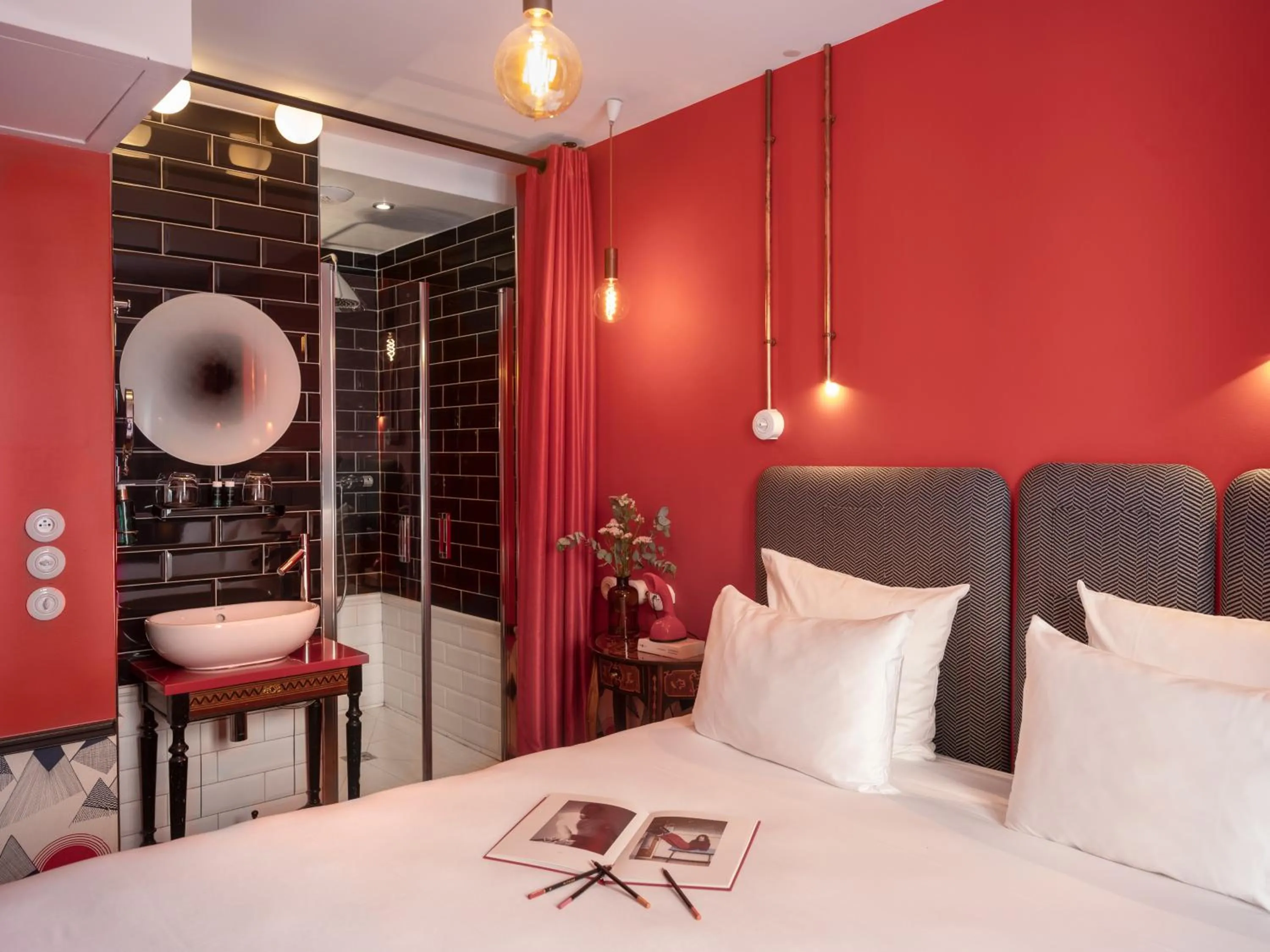 Photo of the whole room, Bed in Hôtel Exquis