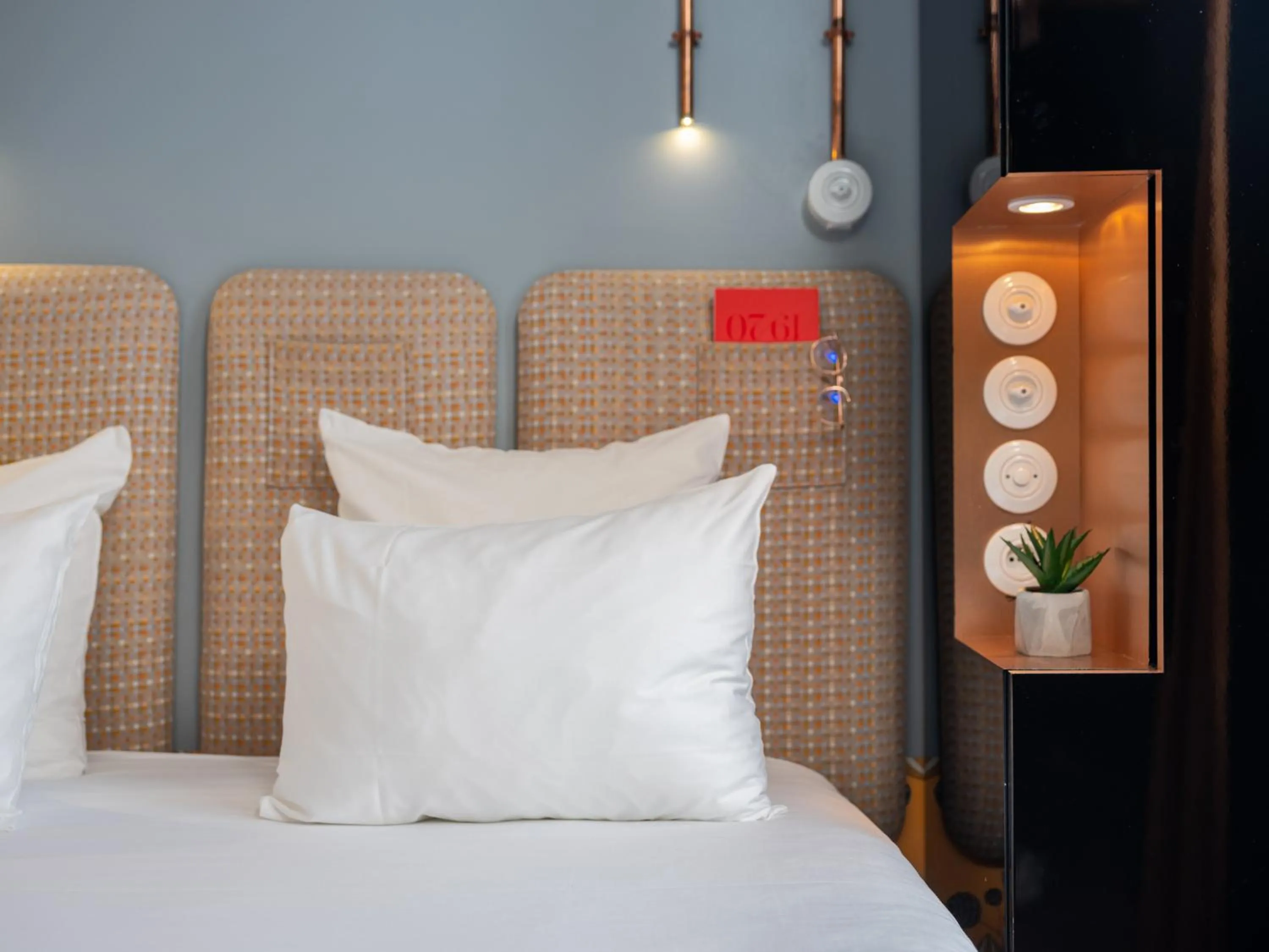 Bedroom, Bed in Hôtel Exquis