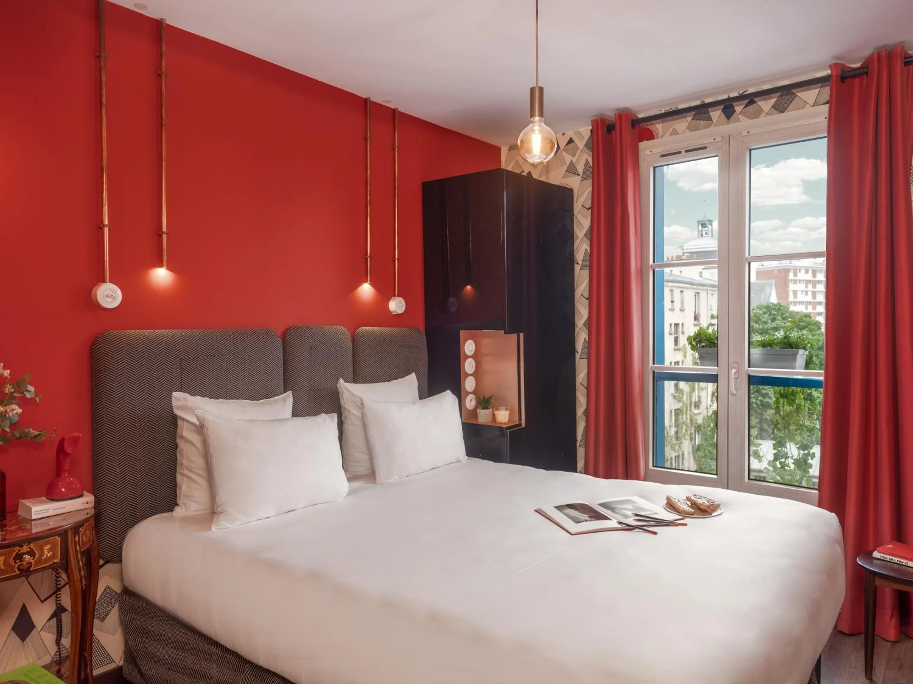 Photo of the whole room, Bed in Hôtel Exquis