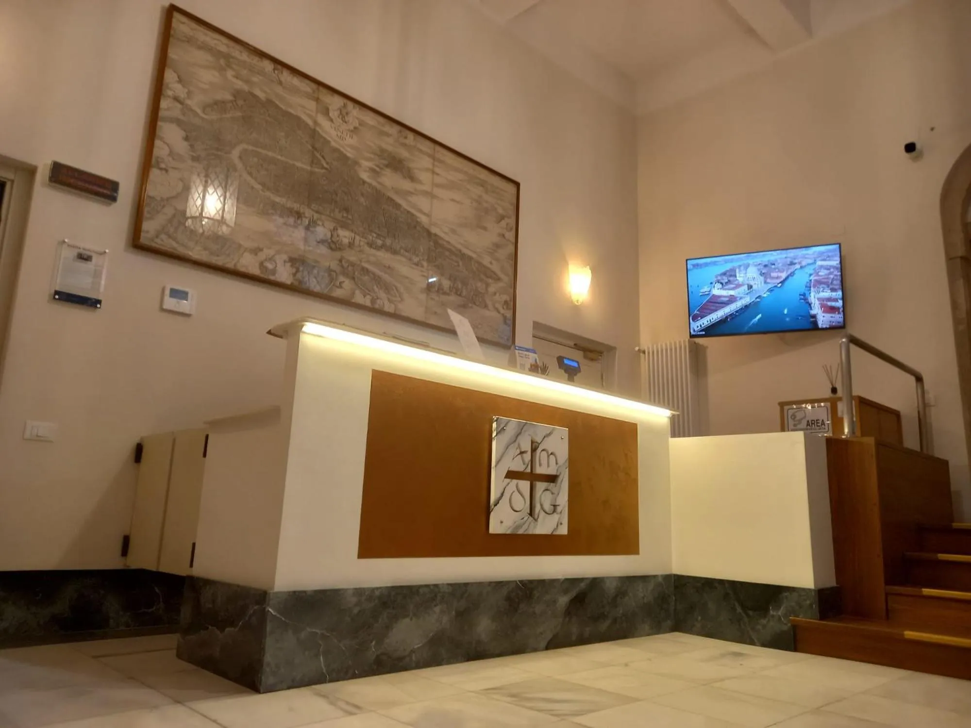 Communal lounge/ TV room in Ostello AMDG