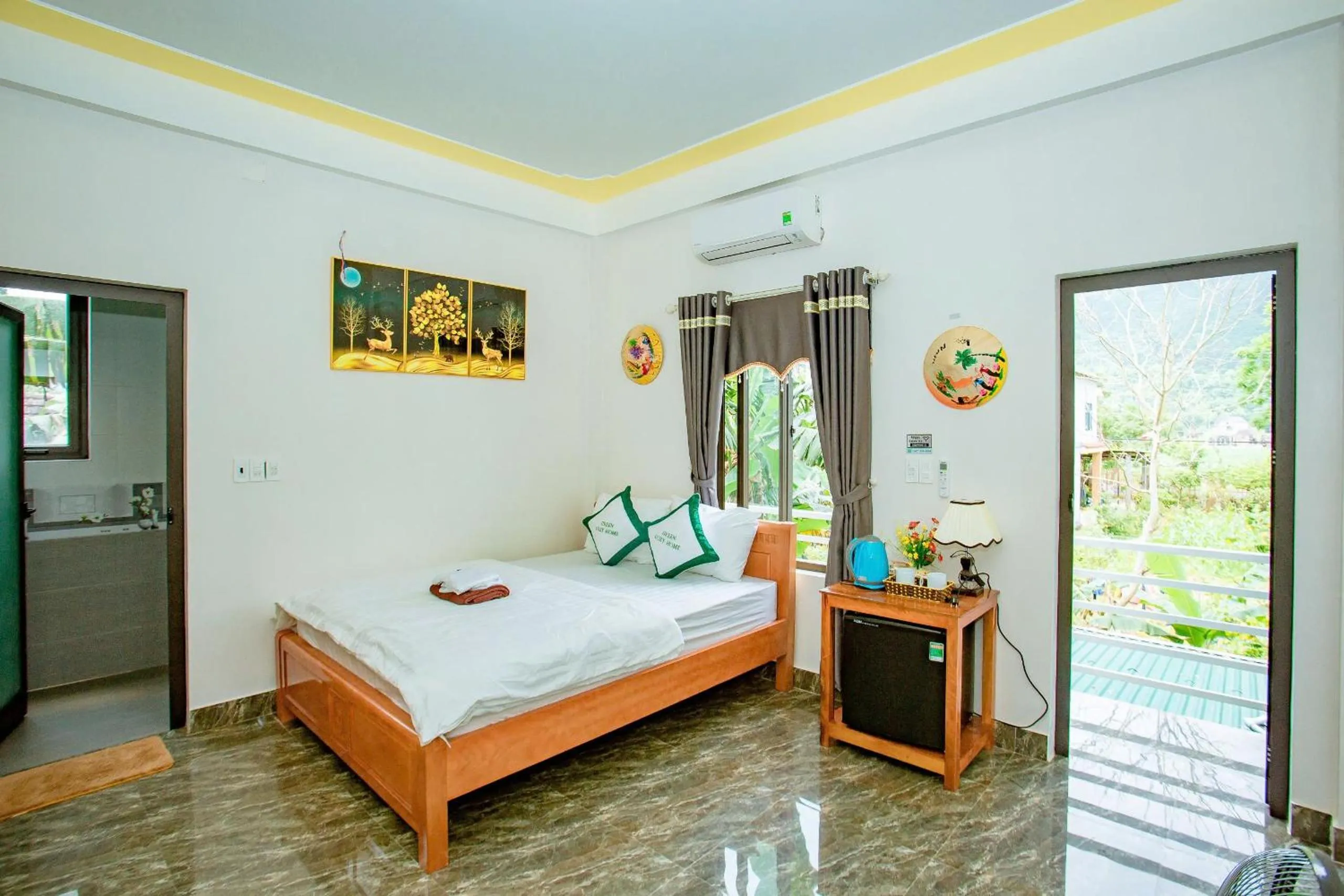 Bedroom, Bed in Green Riverside Cosy Home