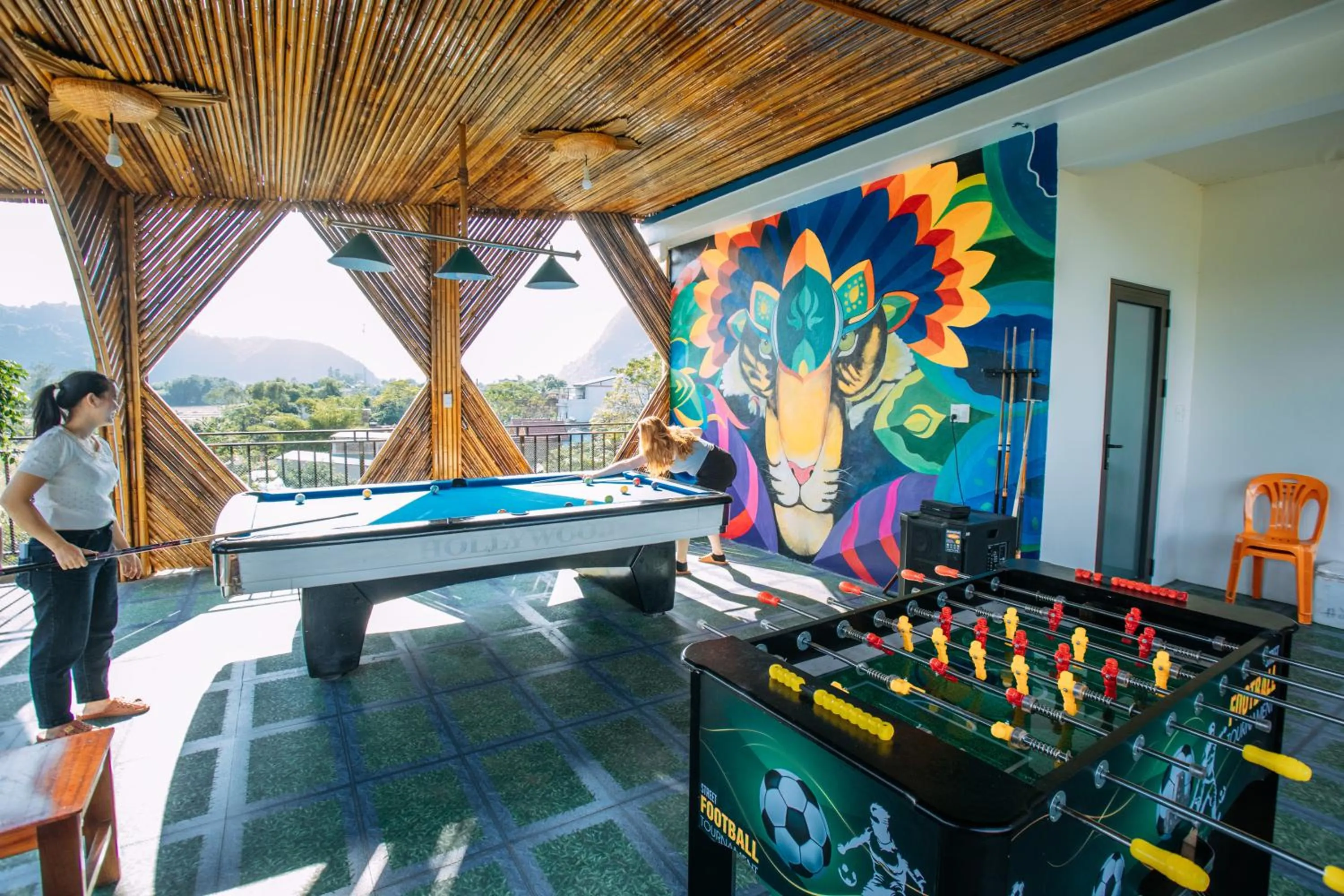 Communal lounge/ TV room in Green Riverside Cosy Home