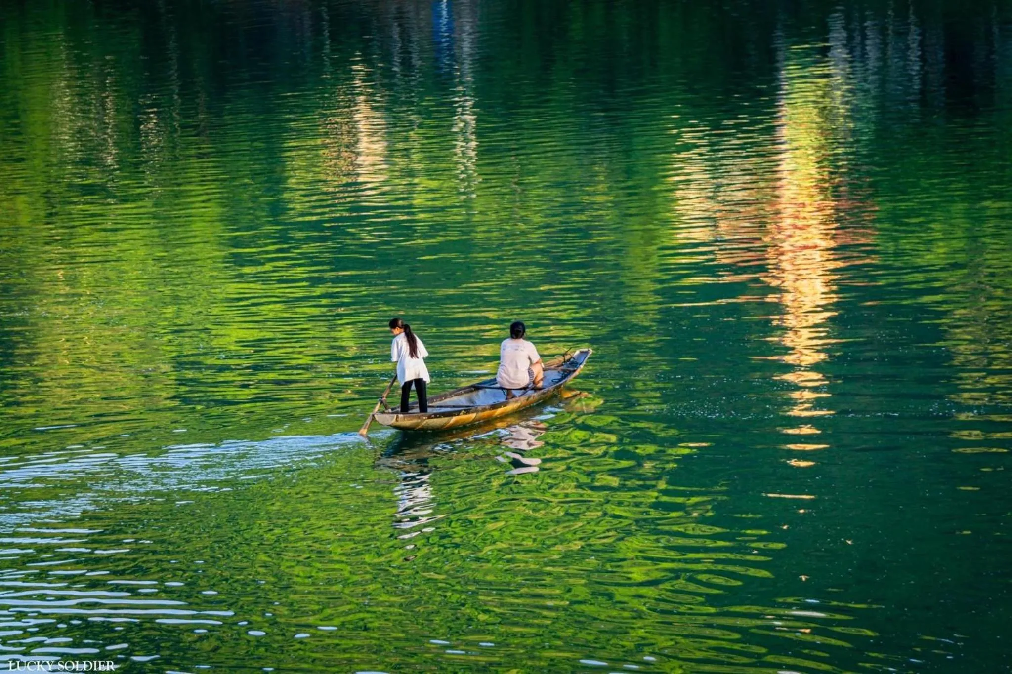 Green Riverside Cosy Home