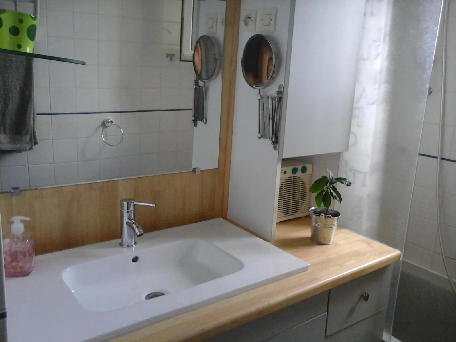 Bathroom in Chambre D'hôte De La Rotterie