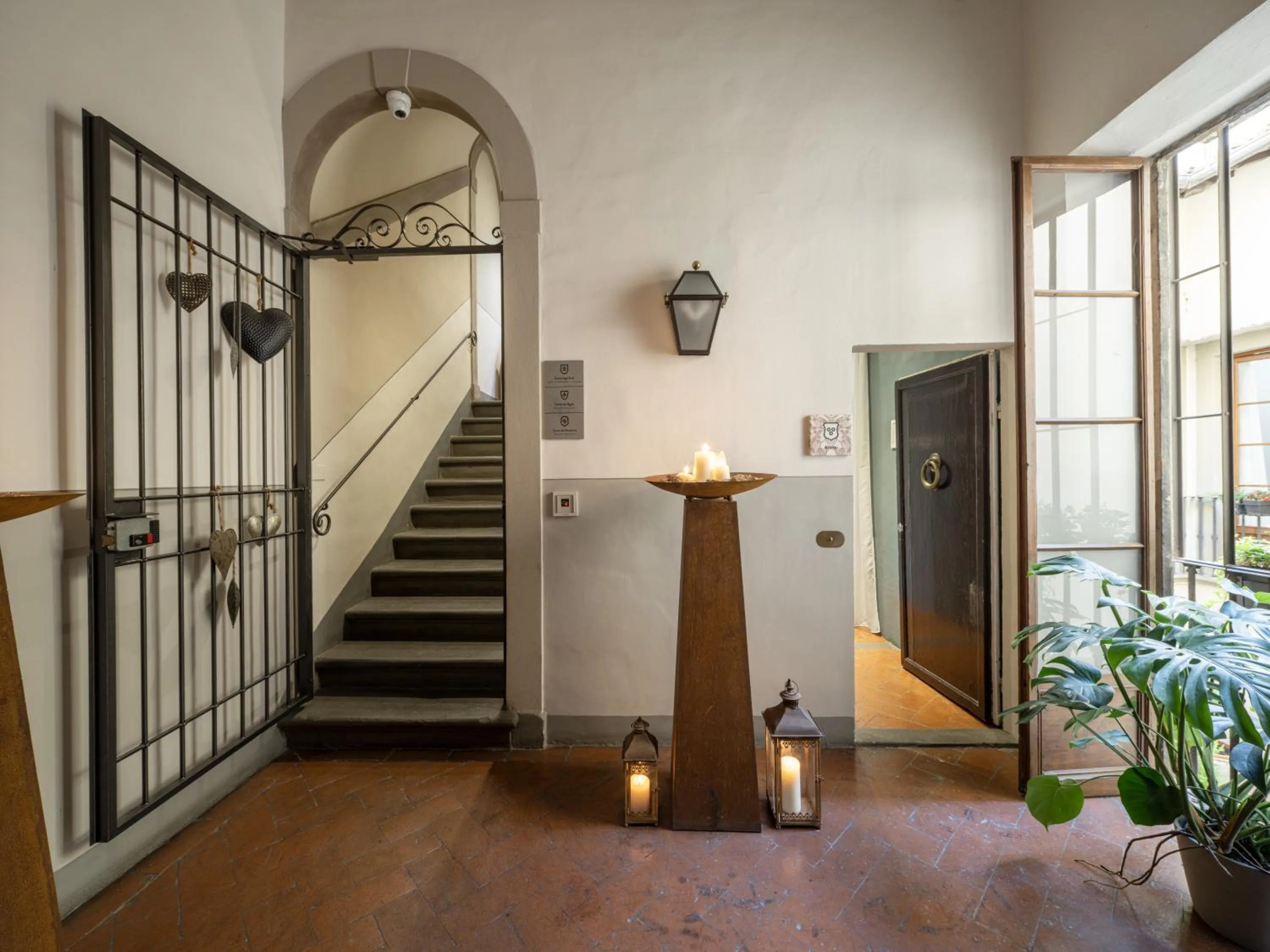 Facade/entrance in Canto degli Scali