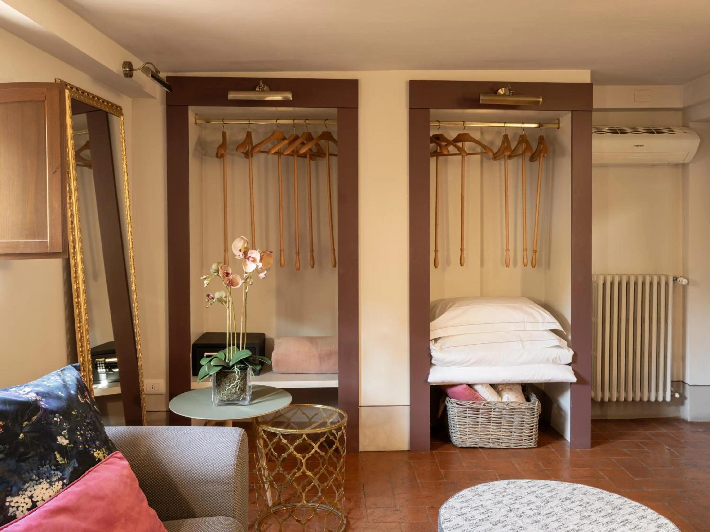 Living room, Bed in Canto degli Scali