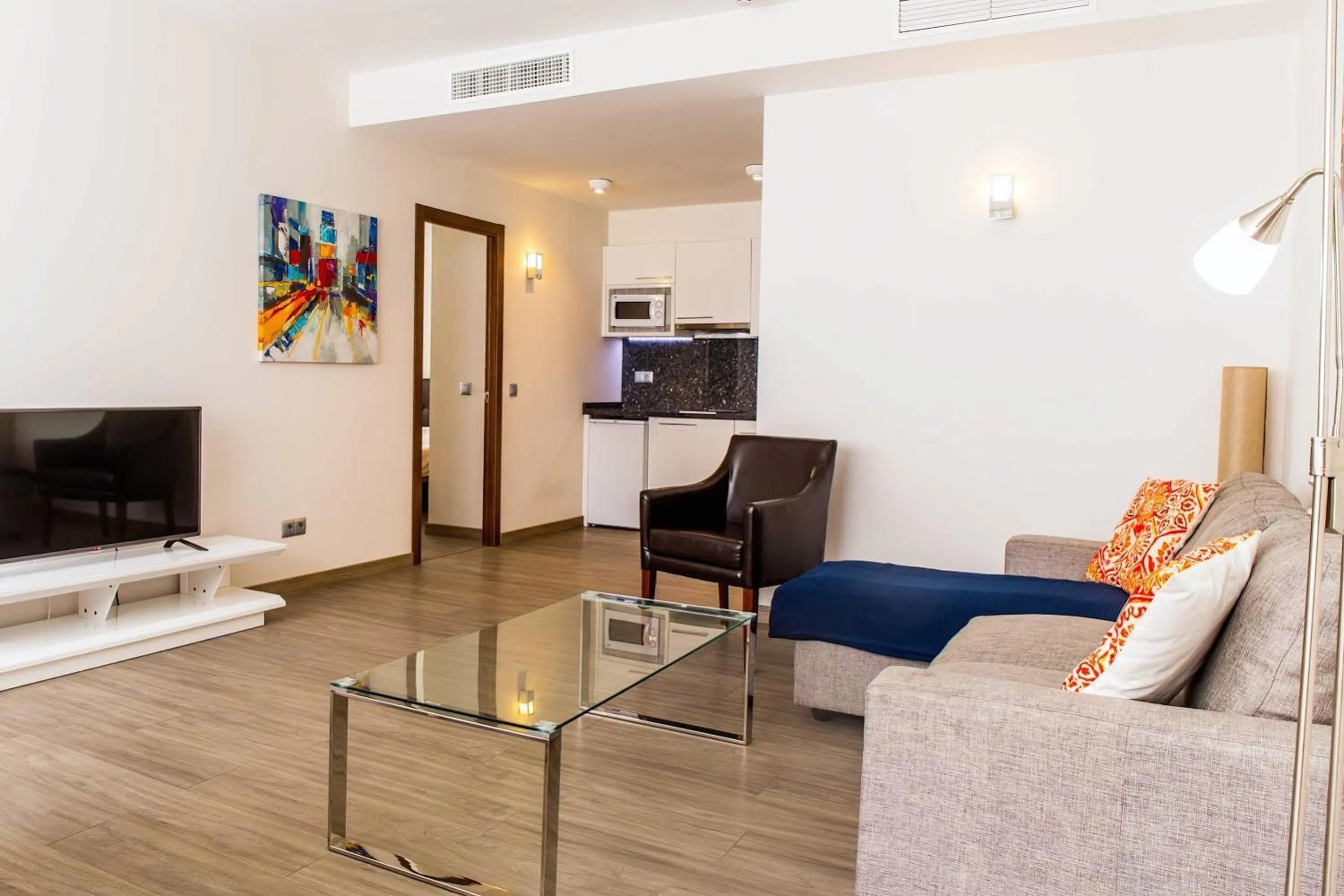 Communal lounge/ TV room in BLUESEA Dimona Suites