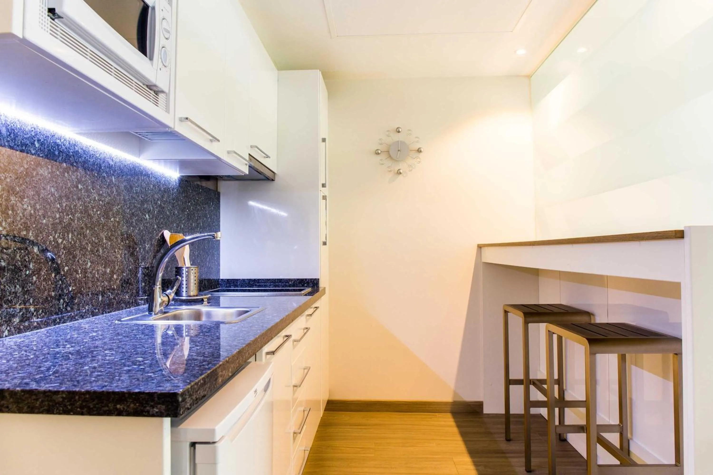 Kitchen or kitchenette in BLUESEA Dimona Suites