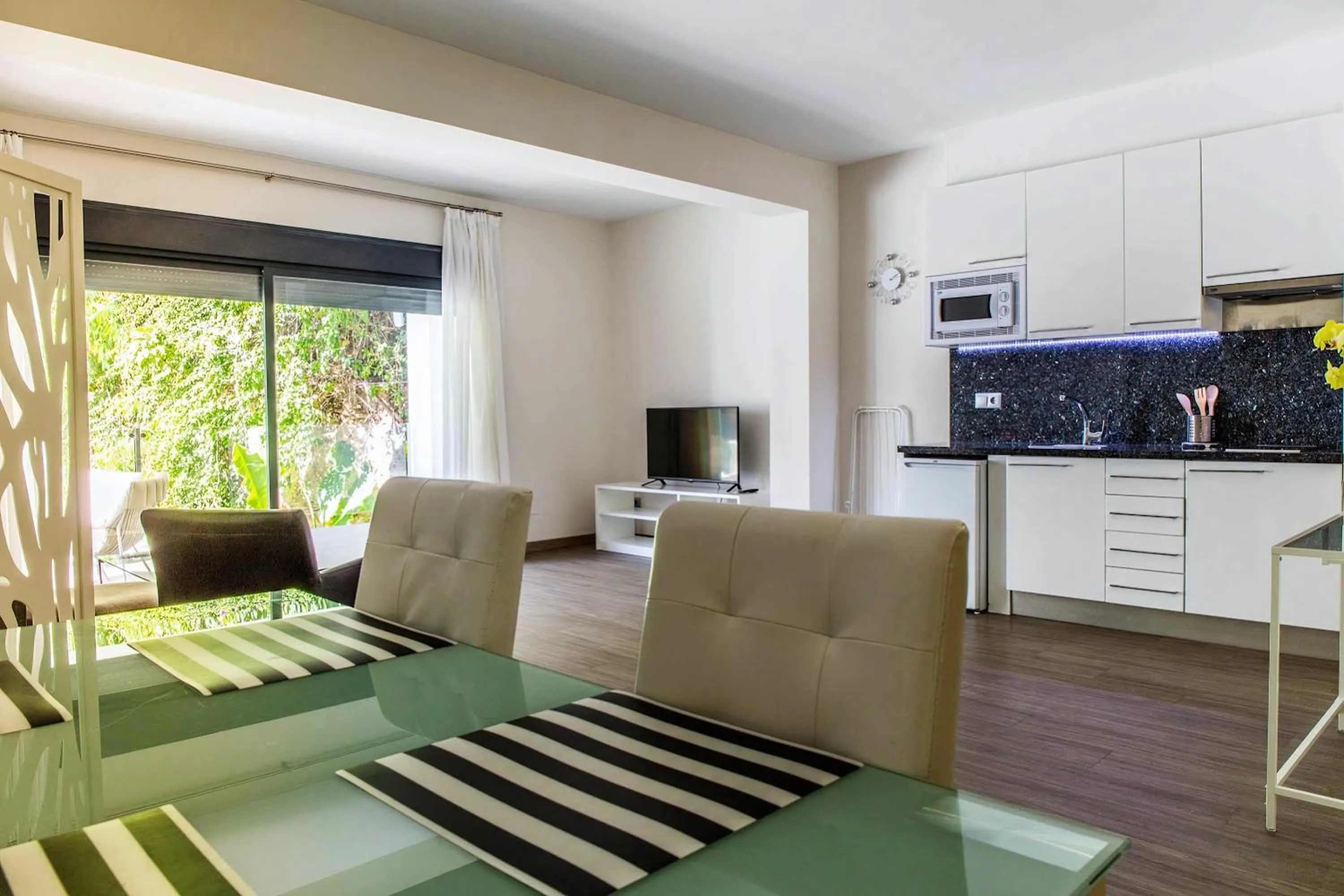 TV and multimedia in BLUESEA Dimona Suites