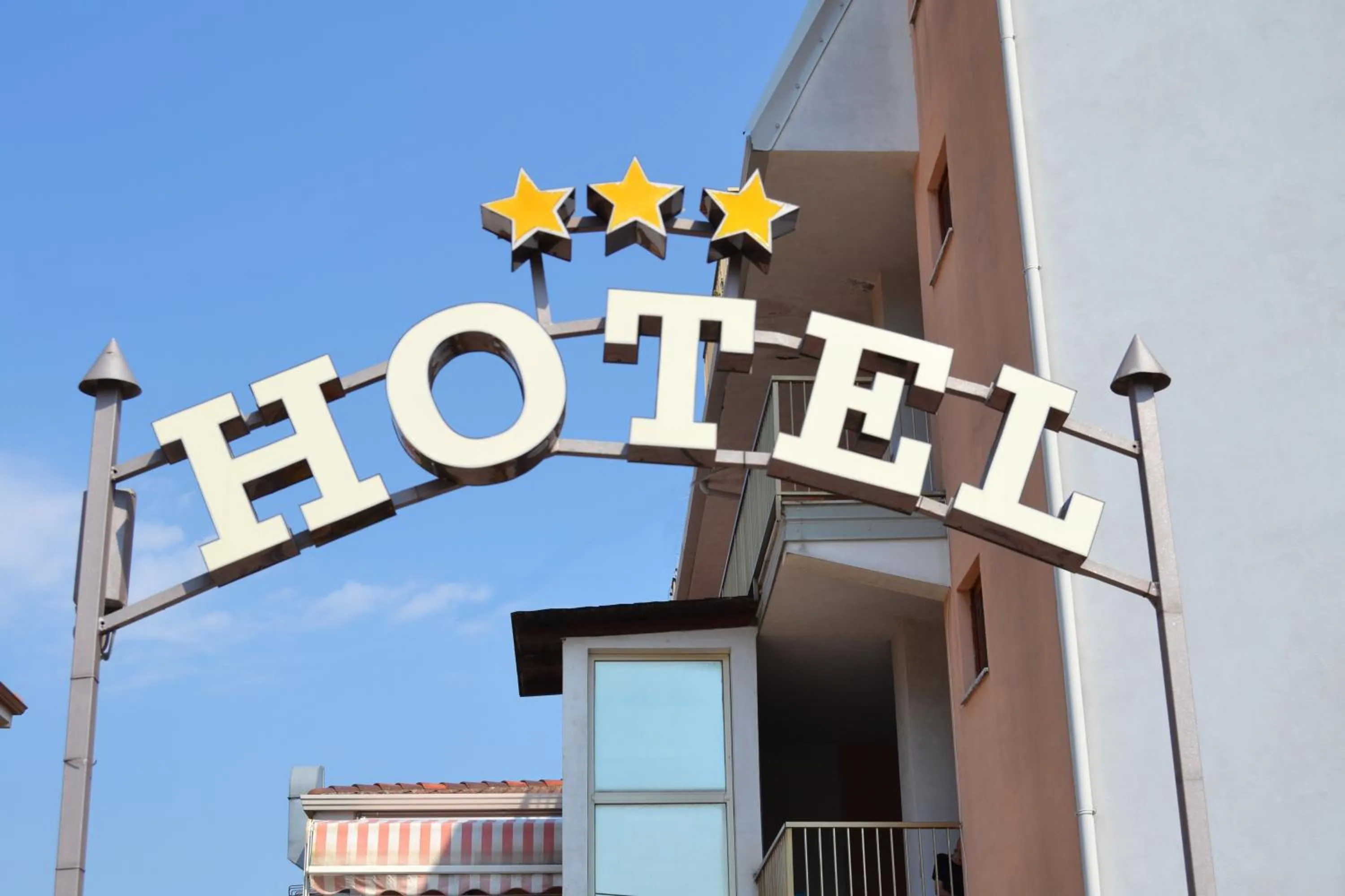 Facade/entrance in Hotel Ristorante L'Avvenire