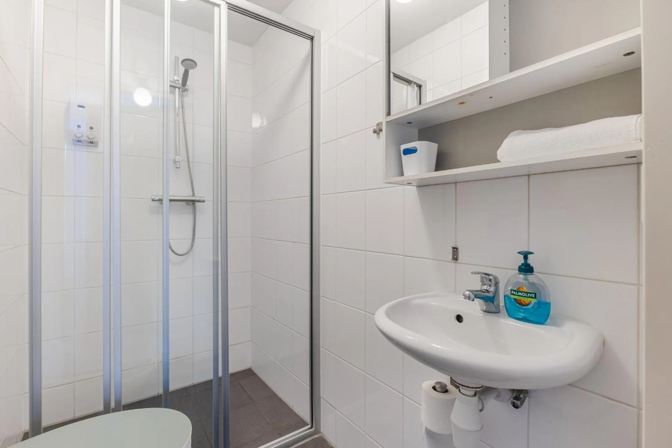 Shower in Albert Cuyp Studio