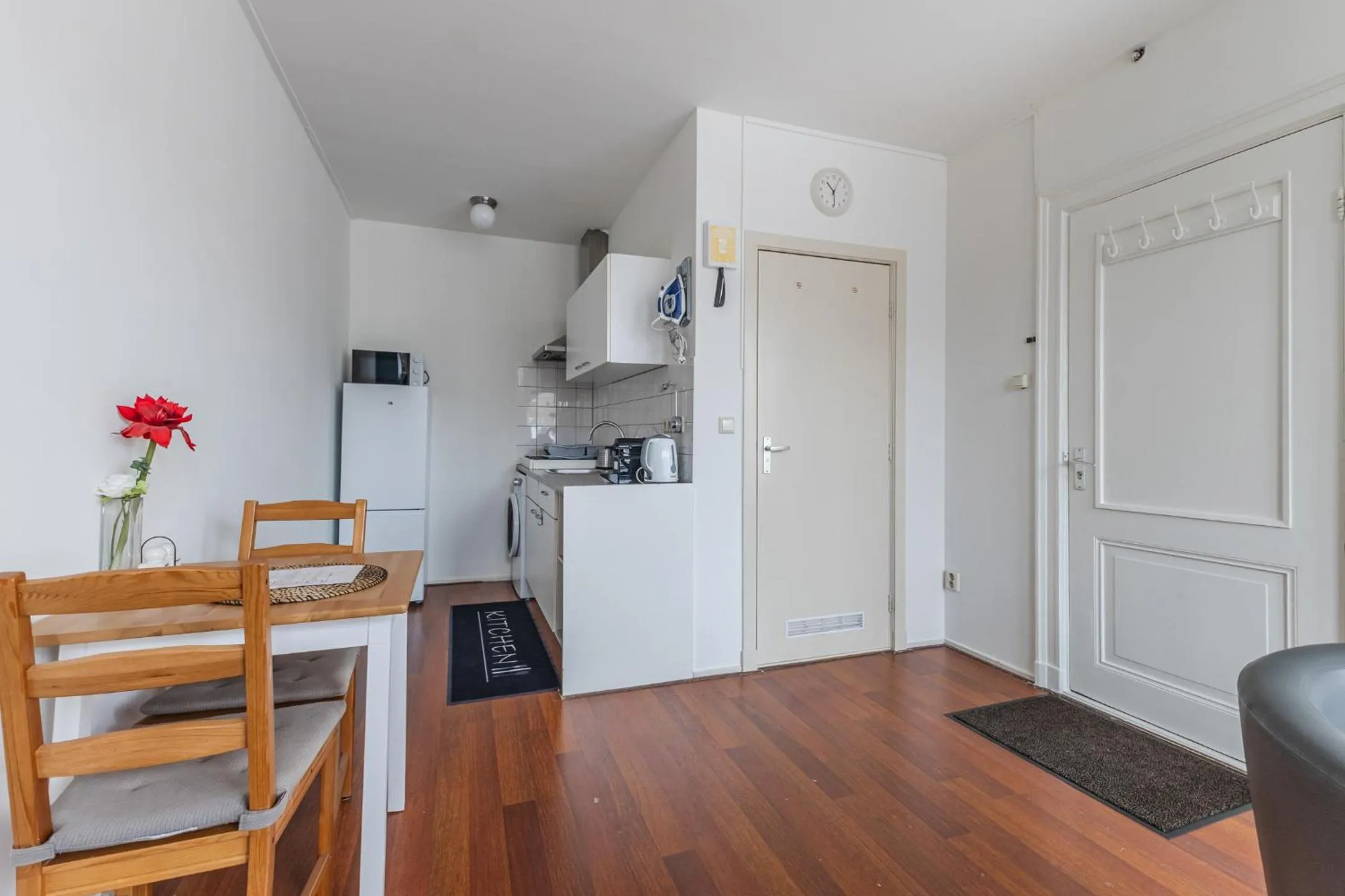 Kitchen or kitchenette in Albert Cuyp Studio