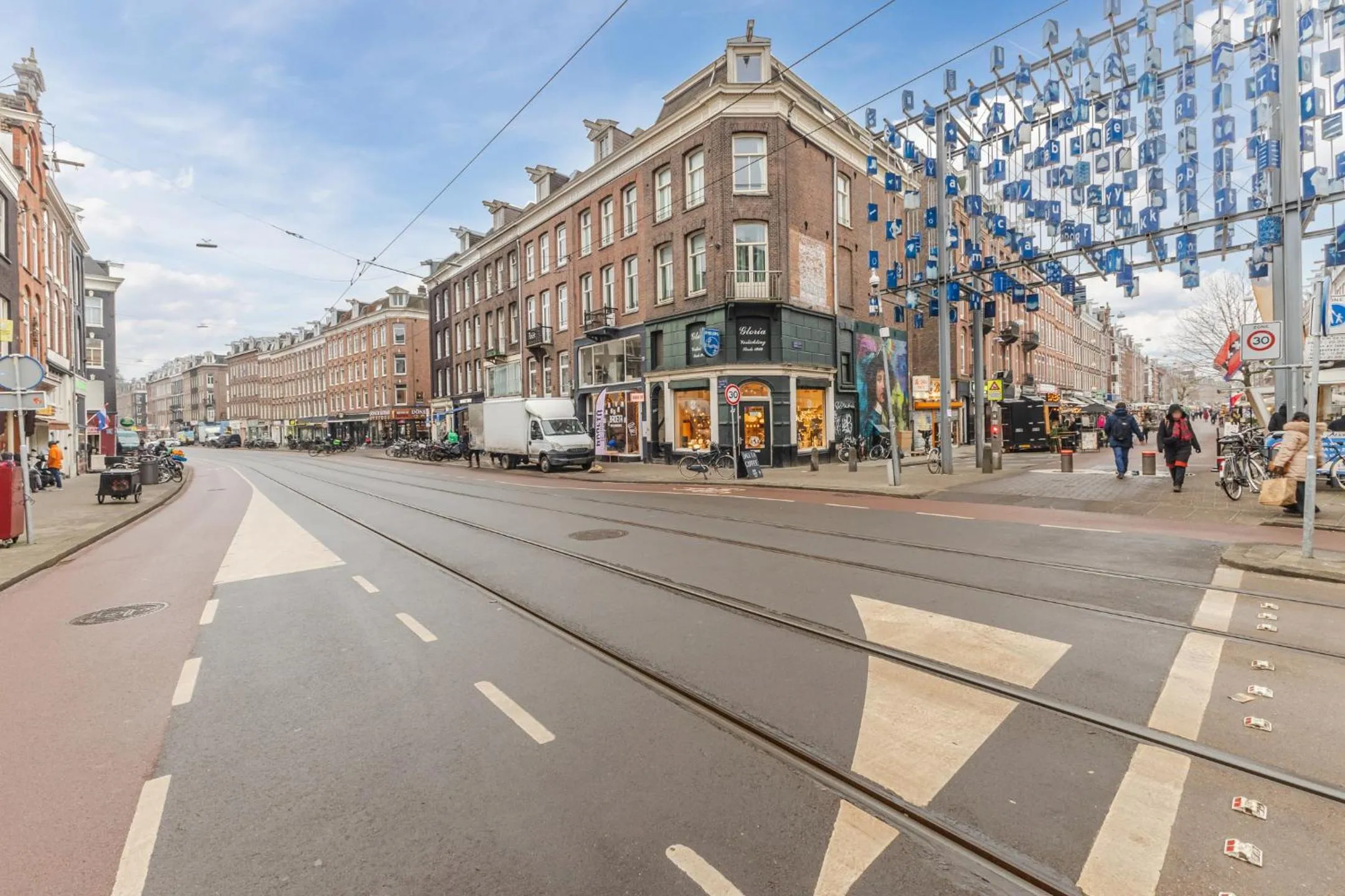 Neighbourhood in Albert Cuyp Studio
