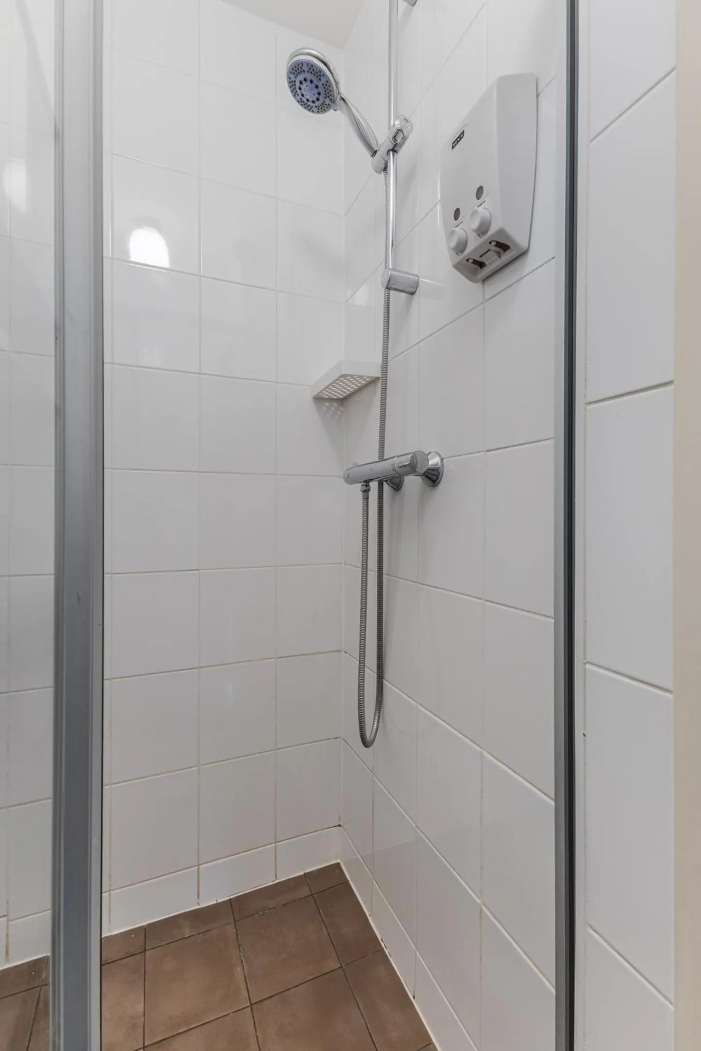 Shower in Albert Cuyp Studio