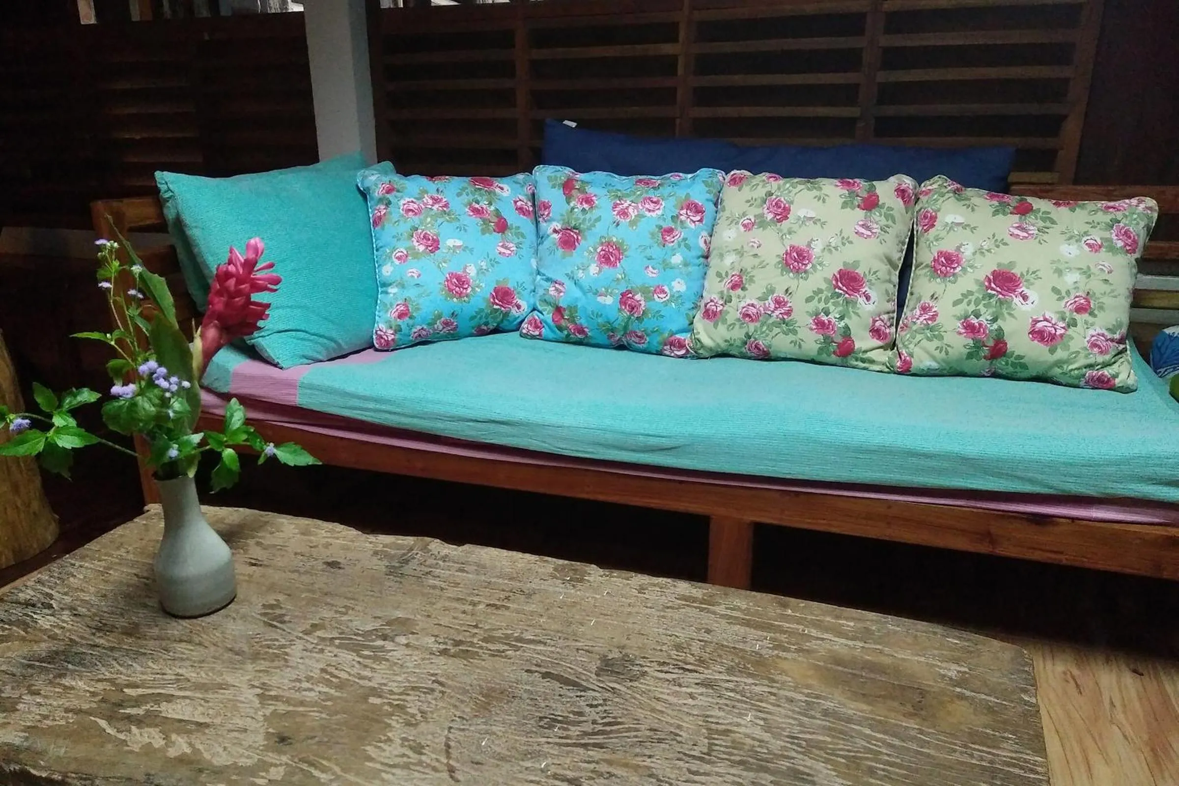 Communal lounge/ TV room in Baanmai Phaipa House