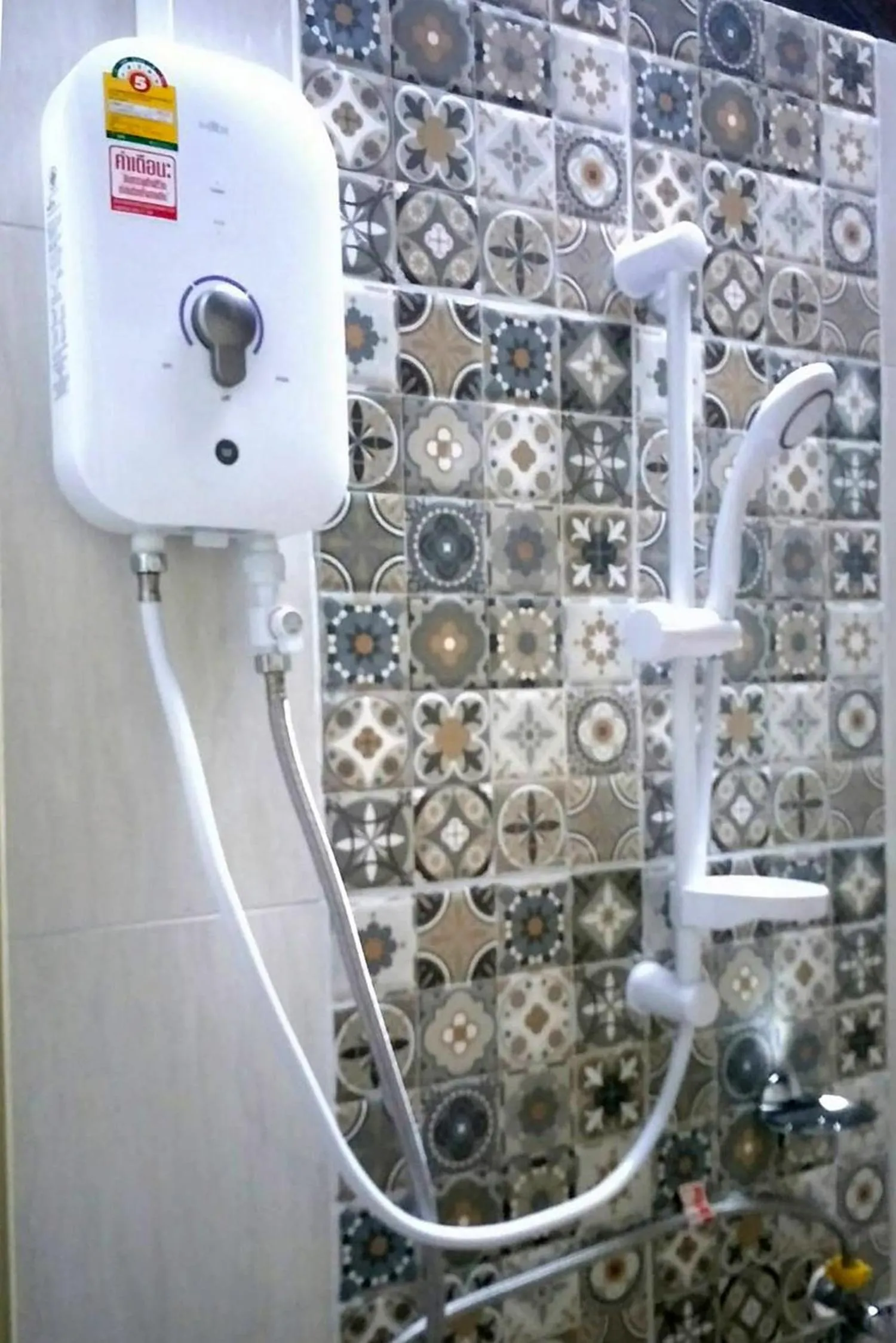 Shower in Baanmai Phaipa House