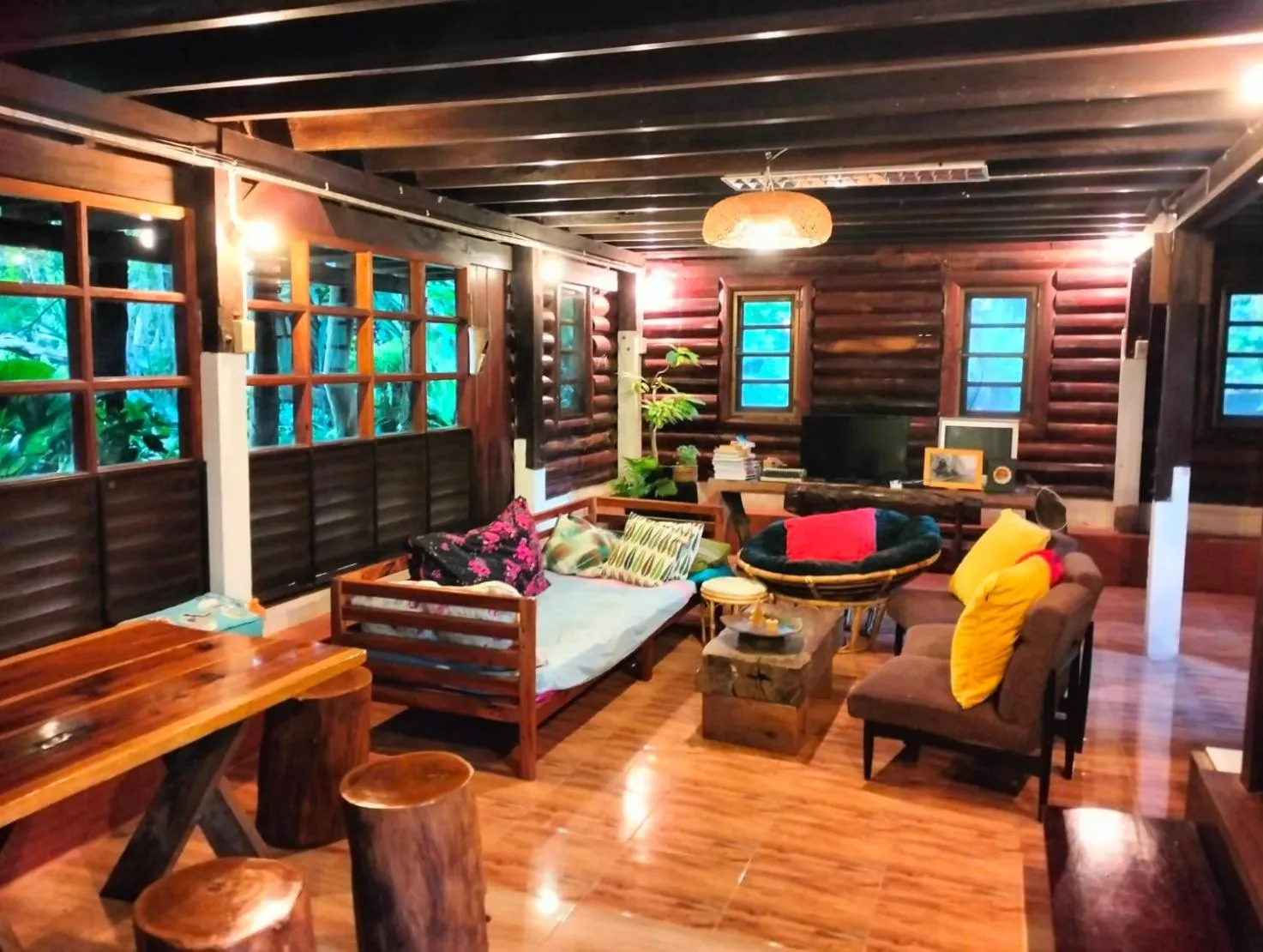 Communal lounge/ TV room in Baanmai Phaipa House