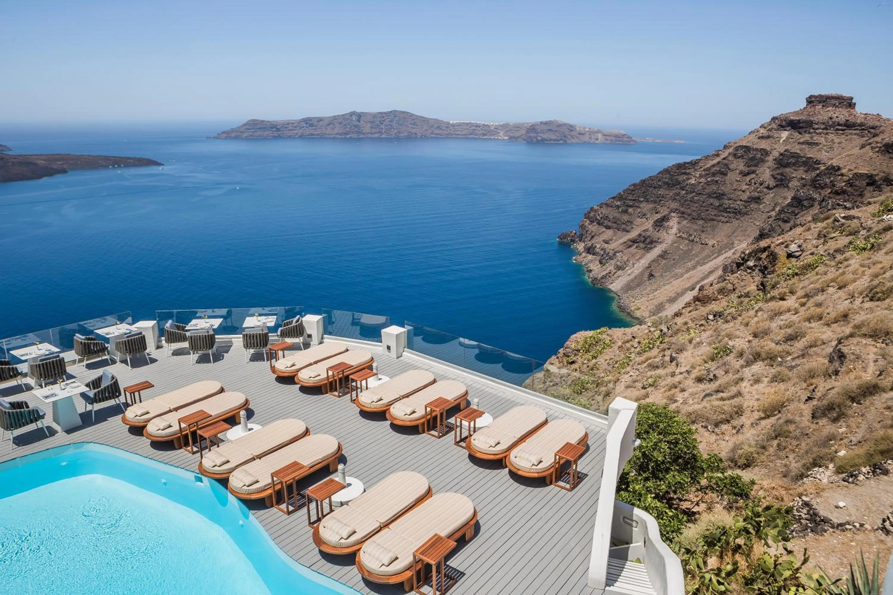 Swimming pool in Sun Rocks Luxury suites