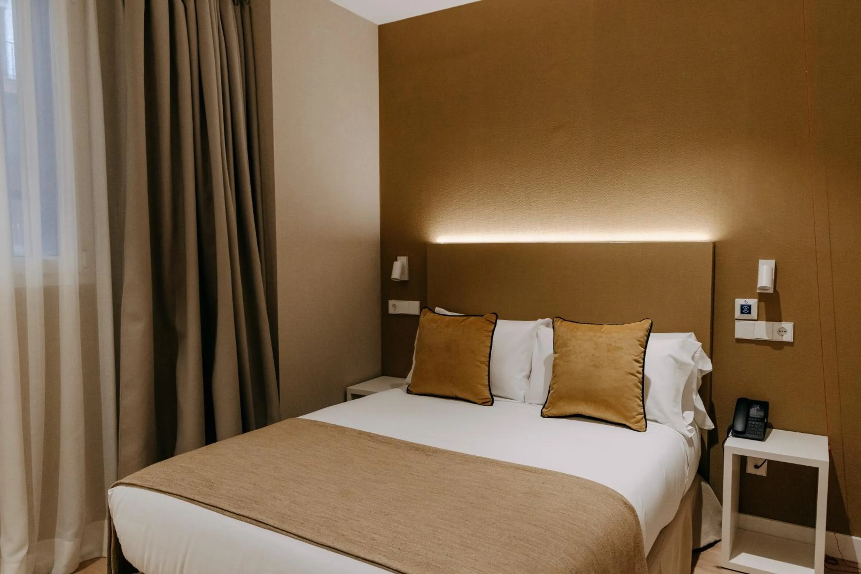 Bedroom, Bed in Hotel Pax Atocha