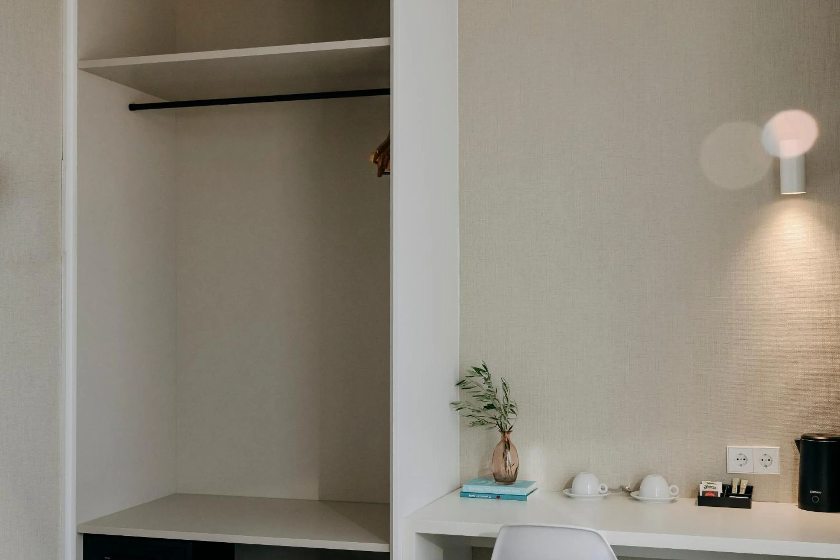 wardrobe in Hotel Pax Atocha