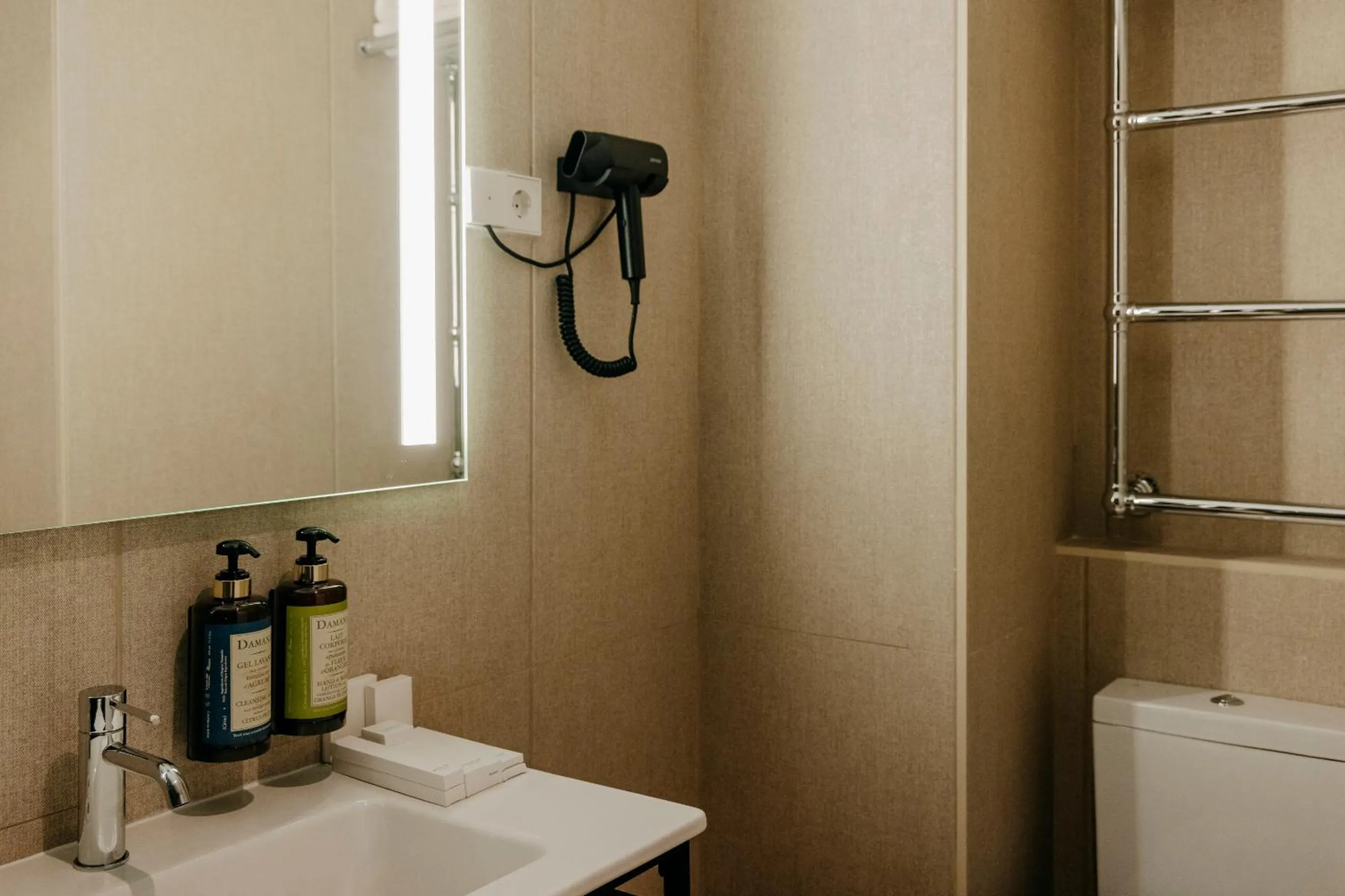 Shower in Hotel Pax Atocha