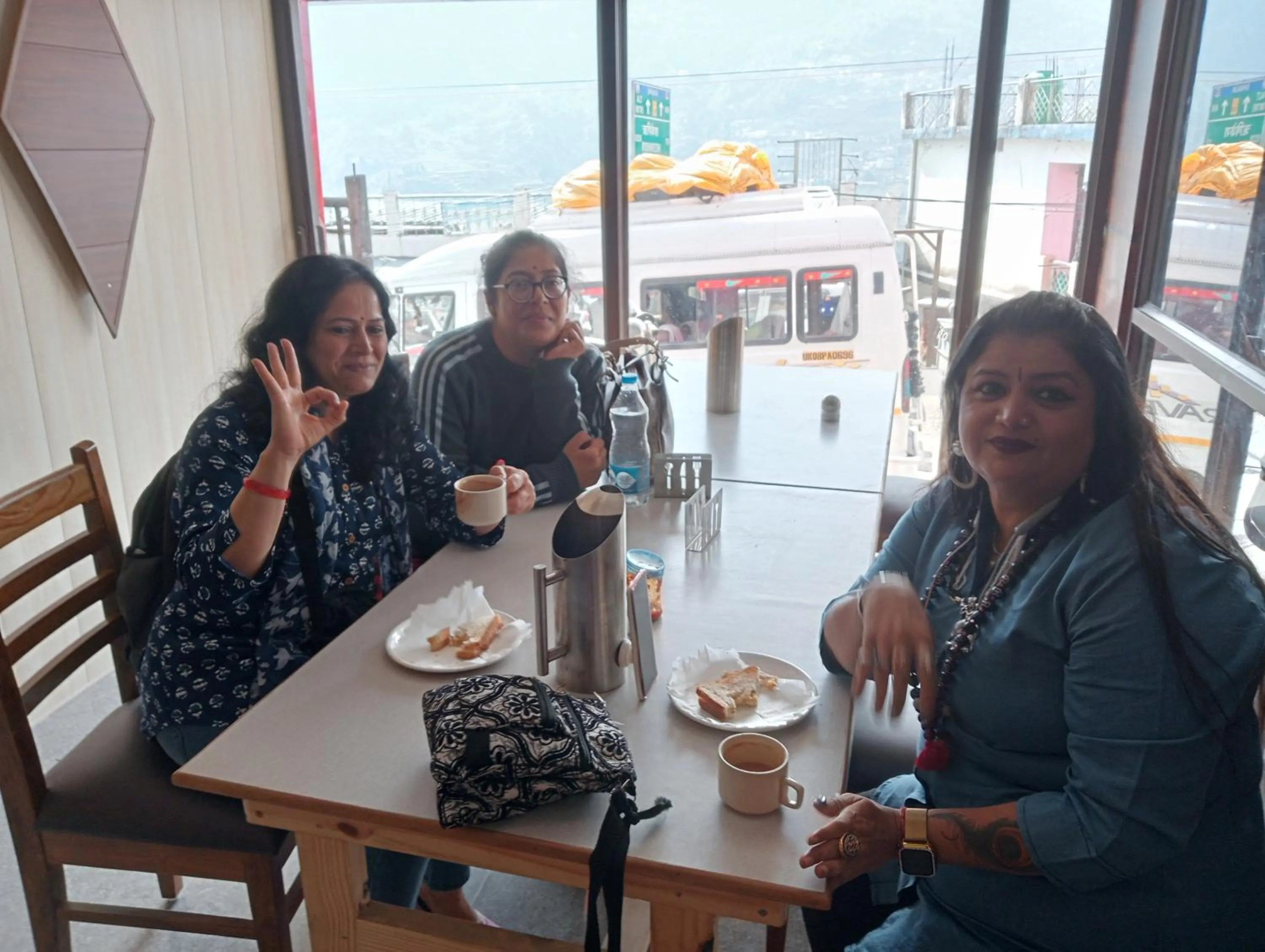 Restaurant/places to eat in The Mrityunjaya Palace 3 Star hotel in Guptakashi