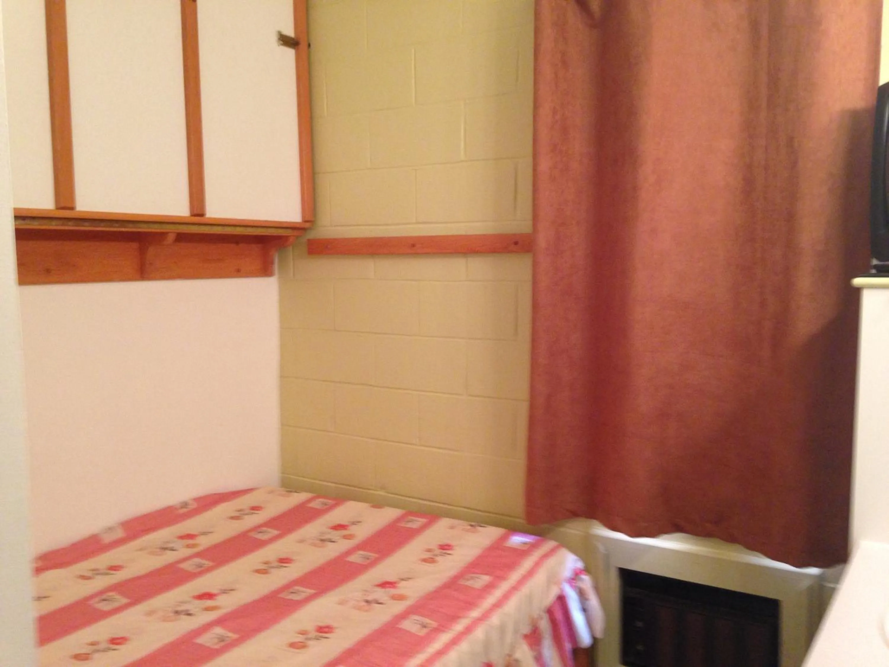 Decorative detail, Bed in Motel Econonuit