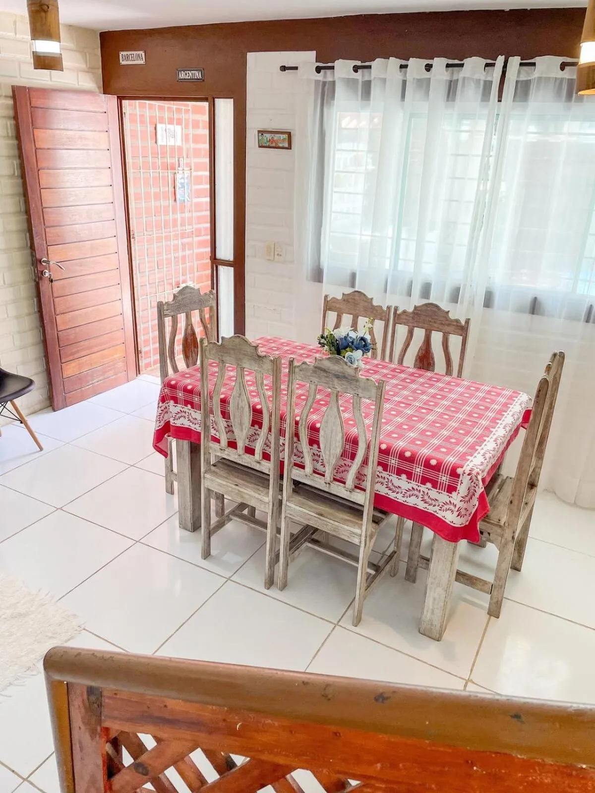 Casa com Piscina a 40 metros do Mar by La Playa