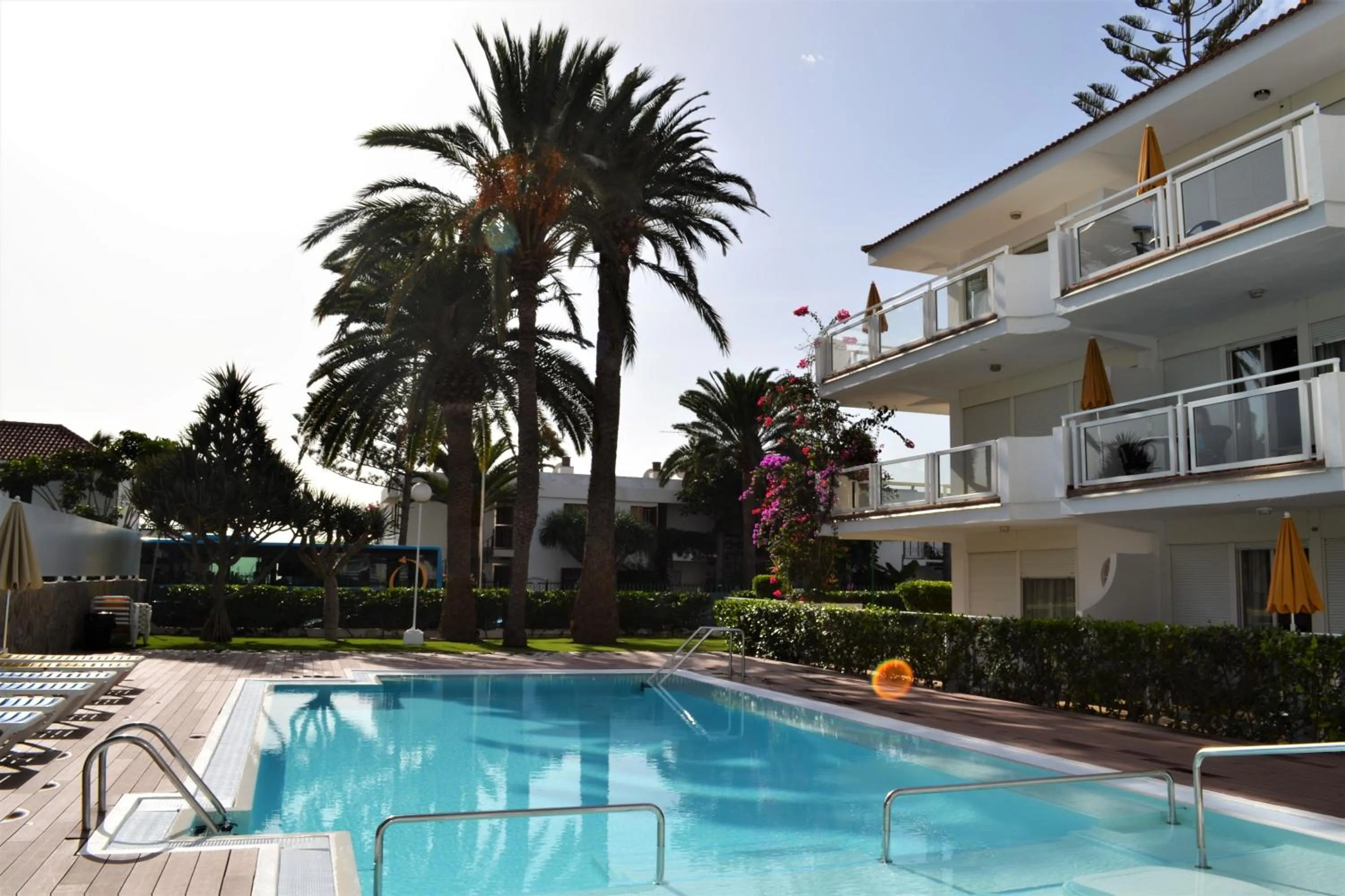 Swimming pool in Apartamentos Montemayor