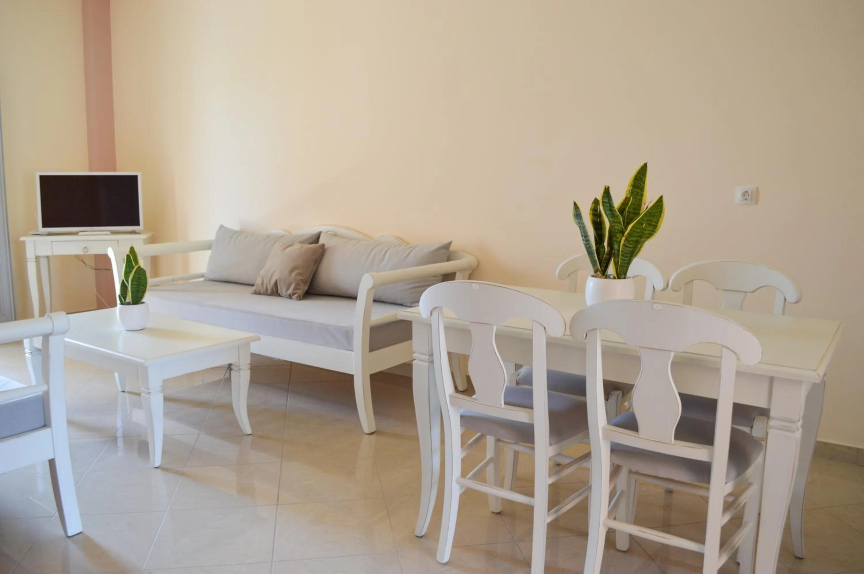 Dining area in Castro Hotel