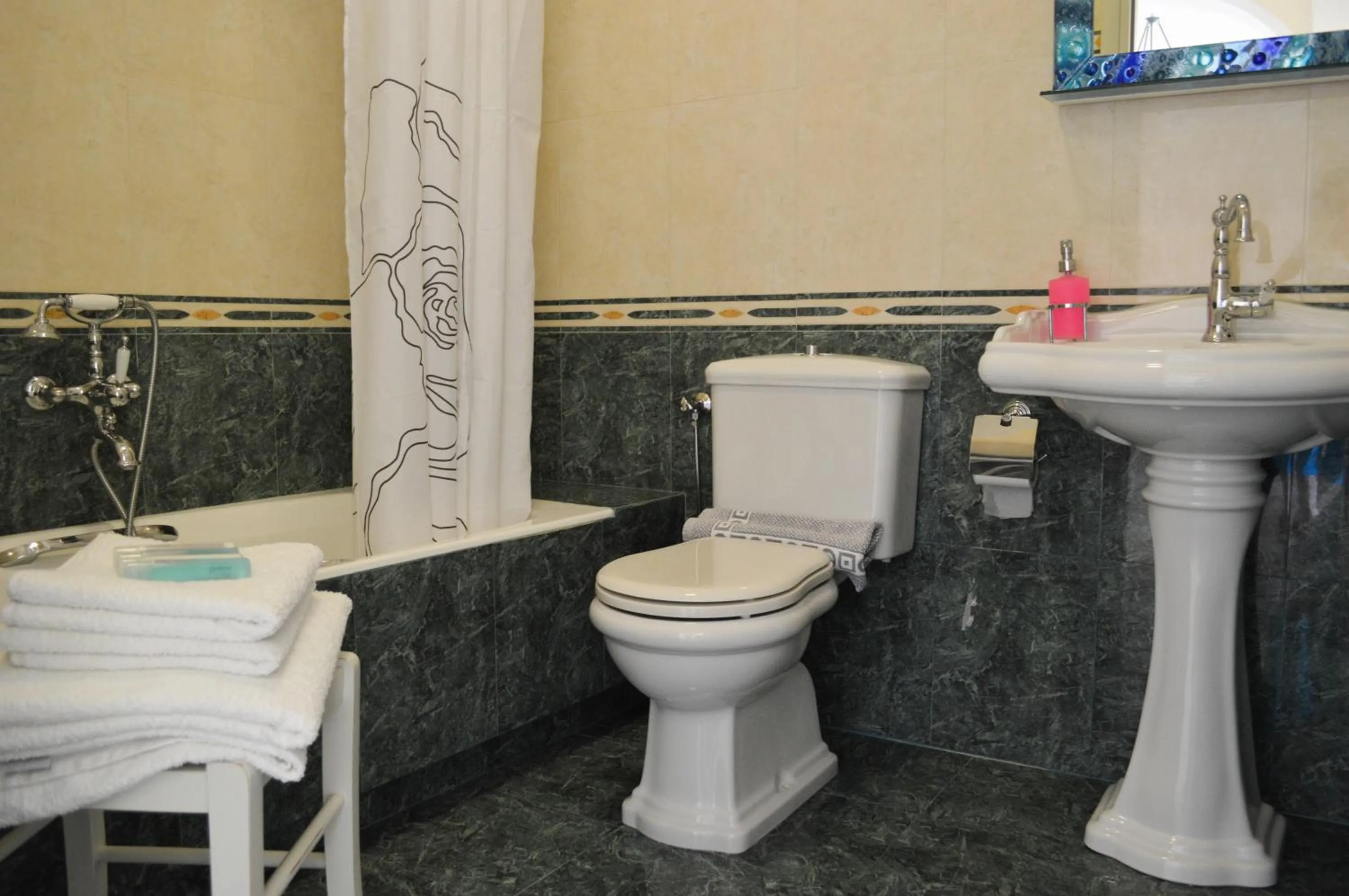 Bathroom in Castro Hotel